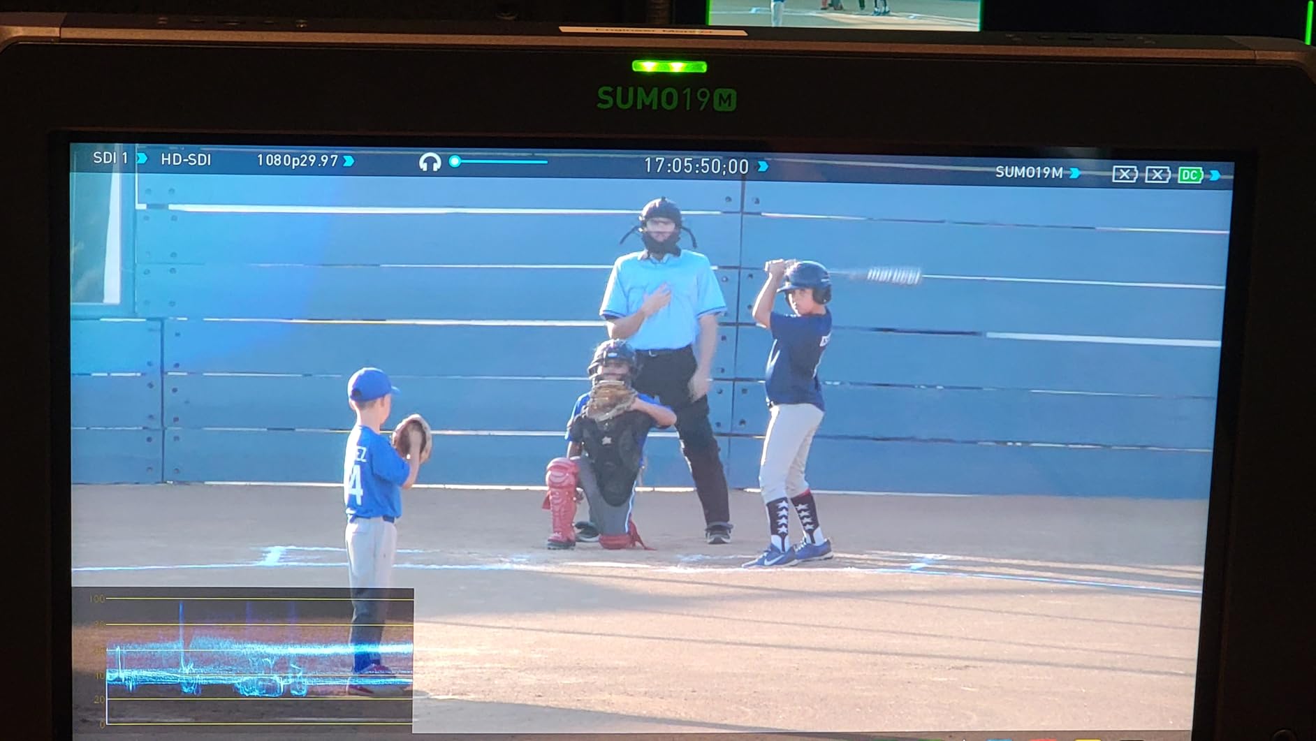 Hollyland Cosmo C1 [Official] 1000ft Wireless HDMI/SDI Video Transmission System 40ms 1080P 12-20Mbps 5G Image&Audio Transmitter Receiver, Embedded UVC Live Stream Seamless Channel Switch SDI-Loopout customer photo 2