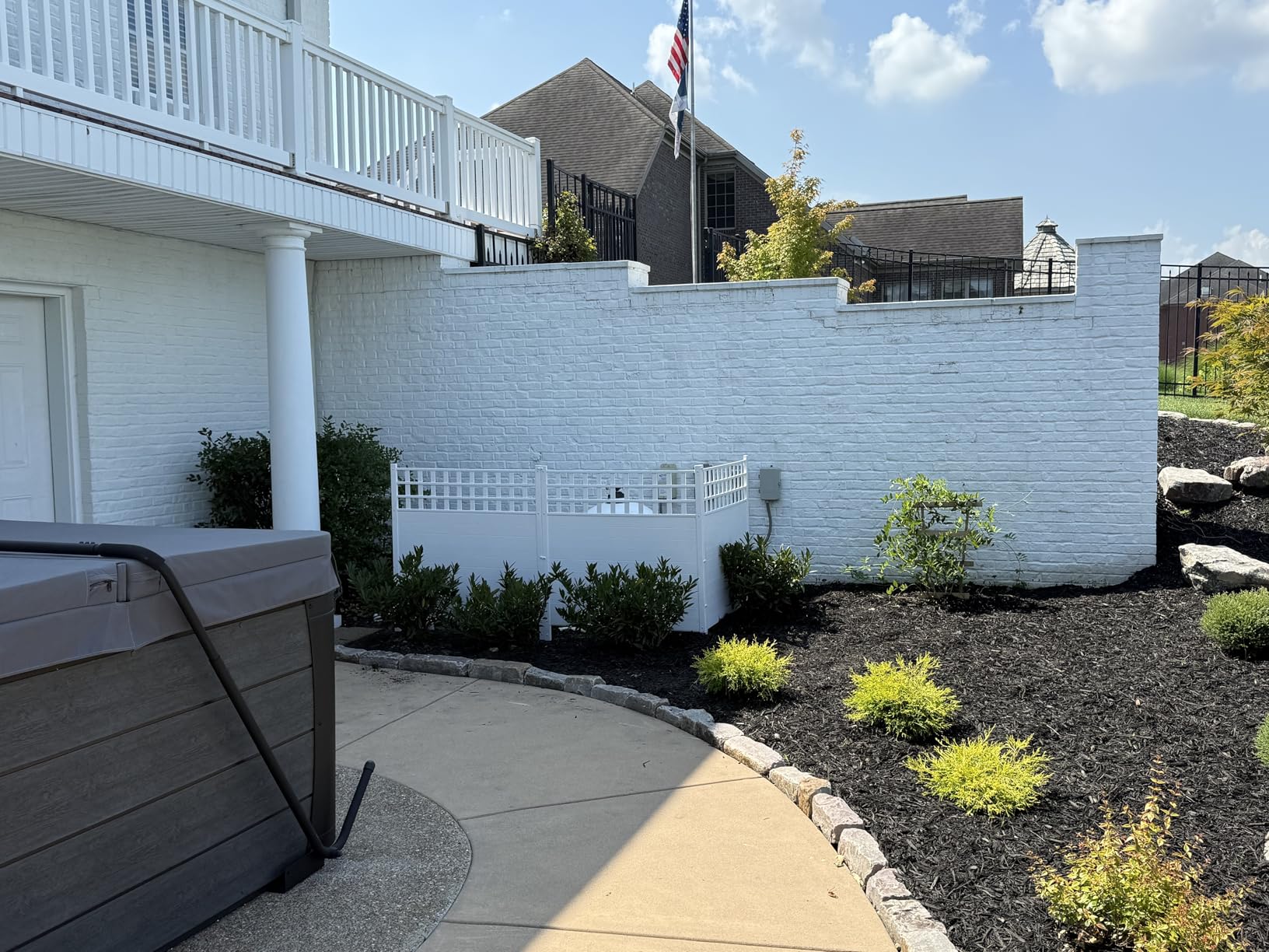 44in H x 42in W (2 Panels) No Dig Zippity Keswick Privacy Fence and Screen Kit, White Vinyl Privacy Fence, Outdoor Privacy Screen Panels for Yard, Trash Can Enclosure, Air Conditioner Fence ZP19060 customer photo 1