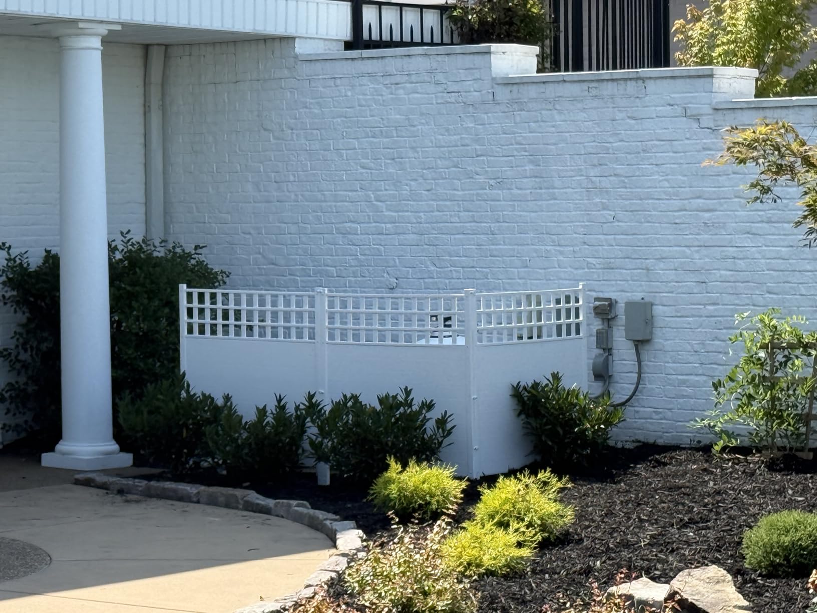 44in H x 42in W (2 Panels) No Dig Zippity Keswick Privacy Fence and Screen Kit, White Vinyl Privacy Fence, Outdoor Privacy Screen Panels for Yard, Trash Can Enclosure, Air Conditioner Fence ZP19060 customer photo 2