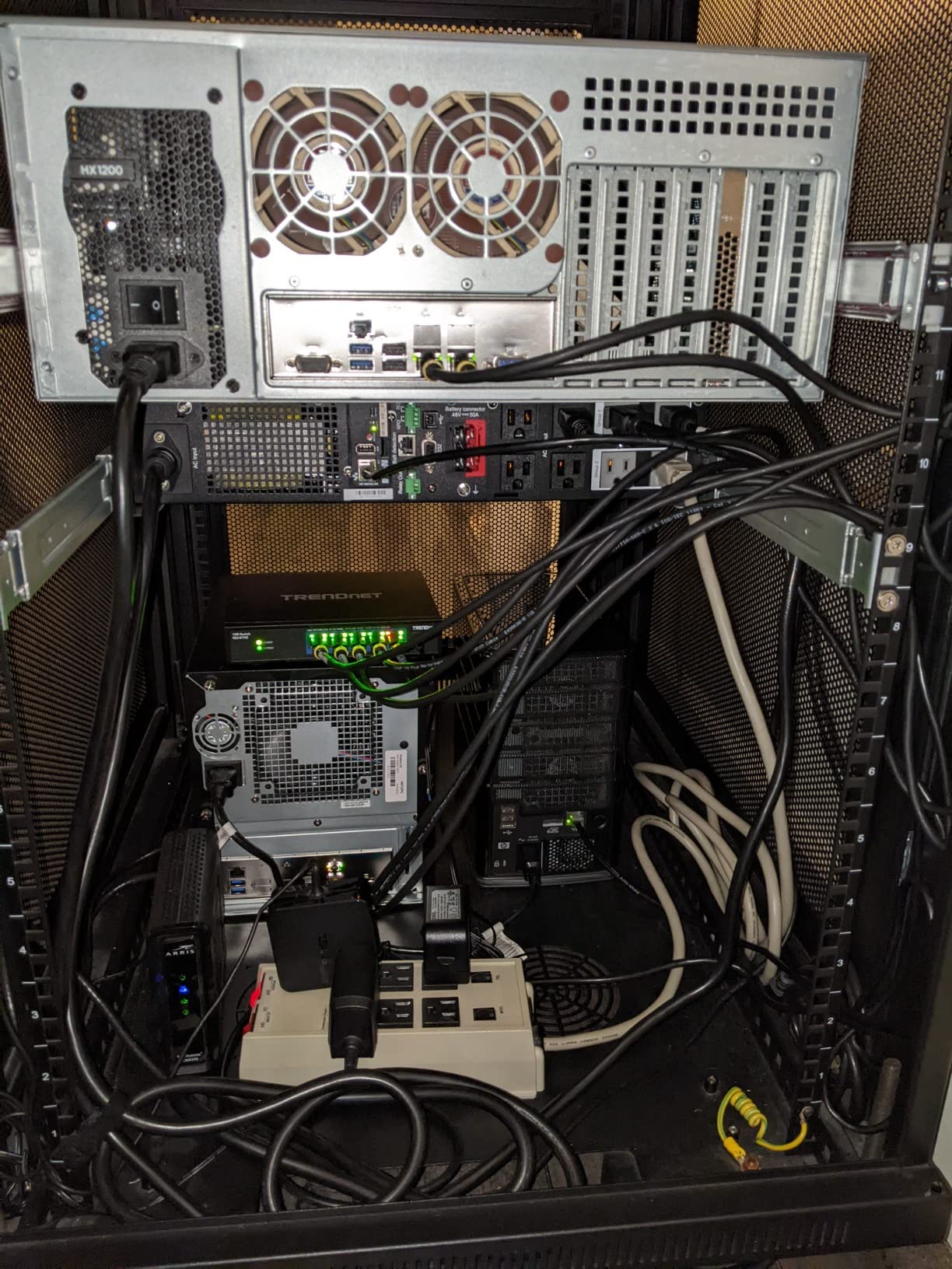 TRENDnet 5-Port 10G Switch, TEG-S750, 5 x 10G RJ-45 Ports, 100Gbps Switching Capacity, Supports 2.5G and 5G-Base-T Connections, Ethernet Splitter, NDAA & TAA Compliant, Lifetime Protection, Black customer photo 1