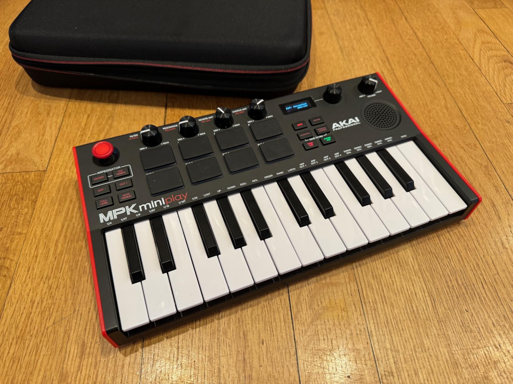 Akai Professional MPK Mini Play MK3 - MIDI Keyboard Controller with Built-in Speaker and Sounds Plus Dynamic Keybed, MPC Pads, Software Suite customer photo 1