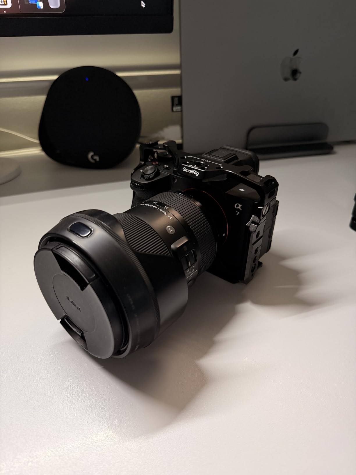 SmallRig HawkLock Quick Release Full Cage for Sony Alpha 7R V/Alpha 7 IV/Alpha 7S III/Alpha 1 / Alpha 7R IV/Alpha 7 V, Built-in Quick Release Plate for Arca, Cold Shoes (Upgraded Version) customer photo 1