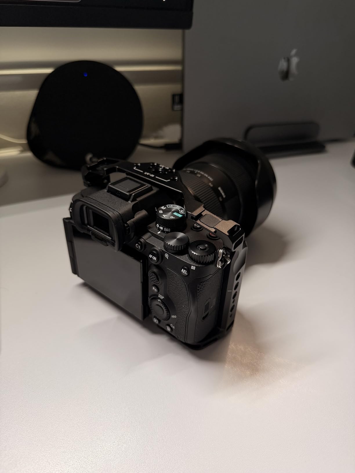 SmallRig HawkLock Quick Release Full Cage for Sony Alpha 7R V/Alpha 7 IV/Alpha 7S III/Alpha 1 / Alpha 7R IV/Alpha 7 V, Built-in Quick Release Plate for Arca, Cold Shoes (Upgraded Version) customer photo 2