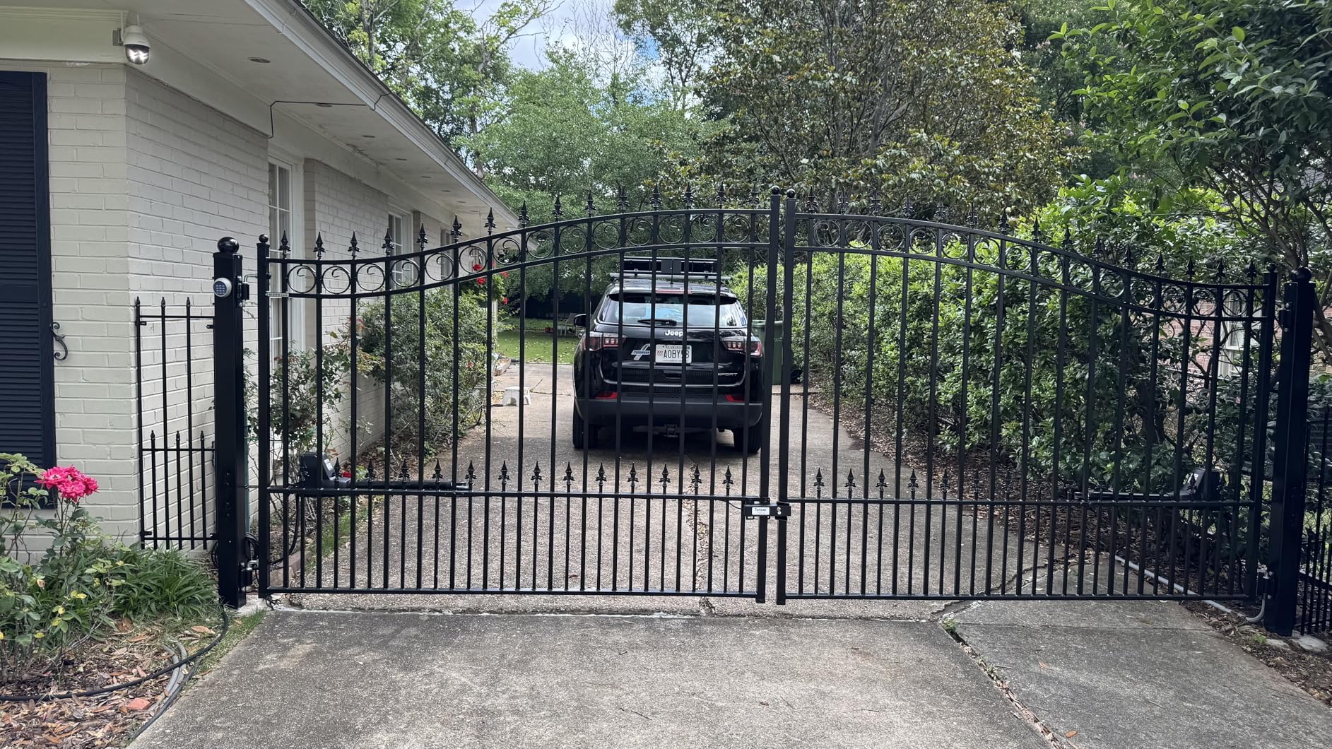 TOPENS AT12132S Solar Dual Swing Gate Opener Heavy Duty Automatic Gate Motor for Double Swing Gates Up to 18ft per Arm, Electric Driveway Gate Operator AC Powered with Solar Panel Remote Control Kit customer photo 2