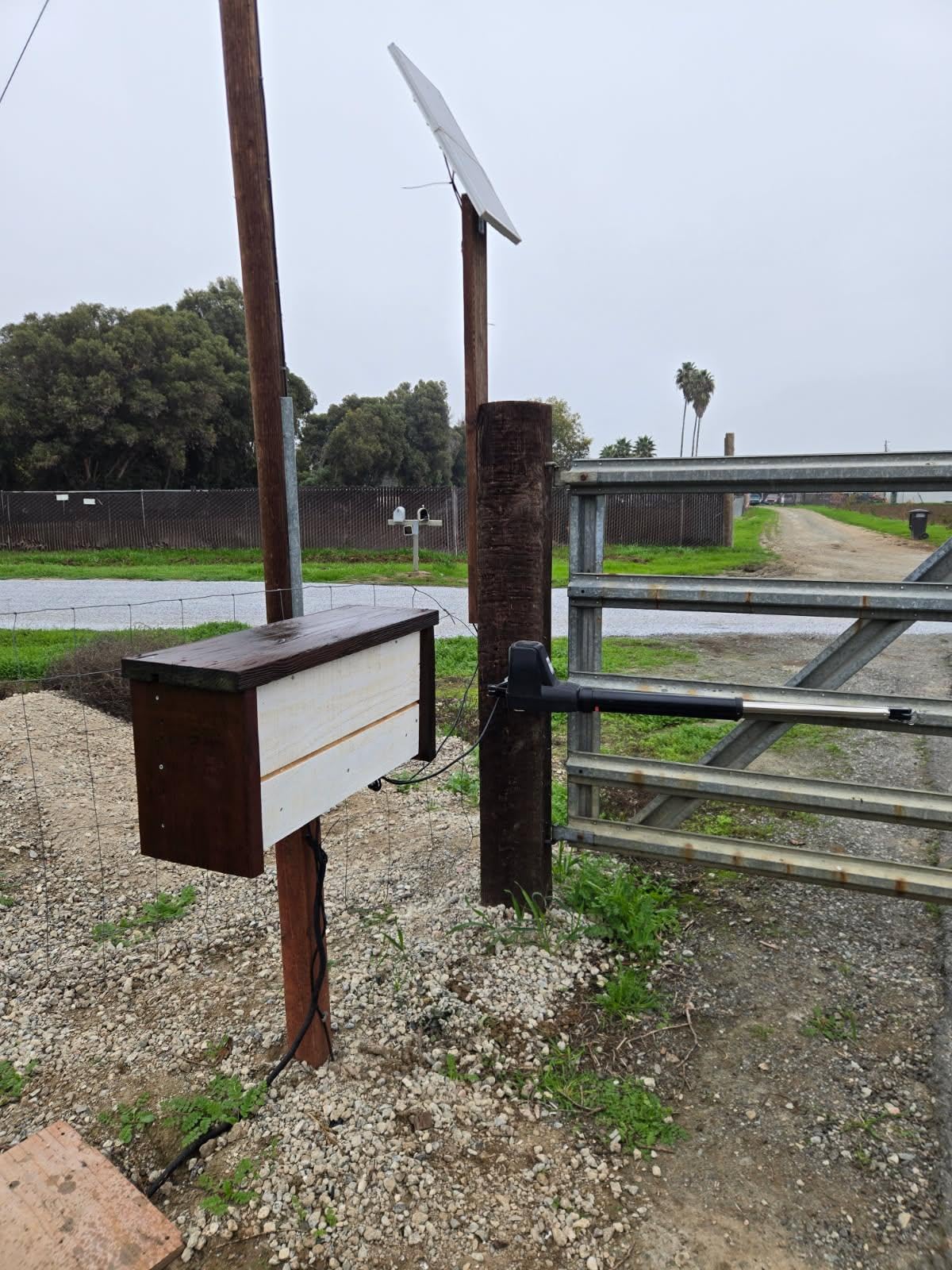 TOPENS AT6131S Solar Single Swing Gate Opener Medium Duty Automatic Gate Motor for Single Swing Gates Up to 18ft, Electric Driveway Gate Operator AC Powered with Solar Panel Remote Control Kit customer photo 1