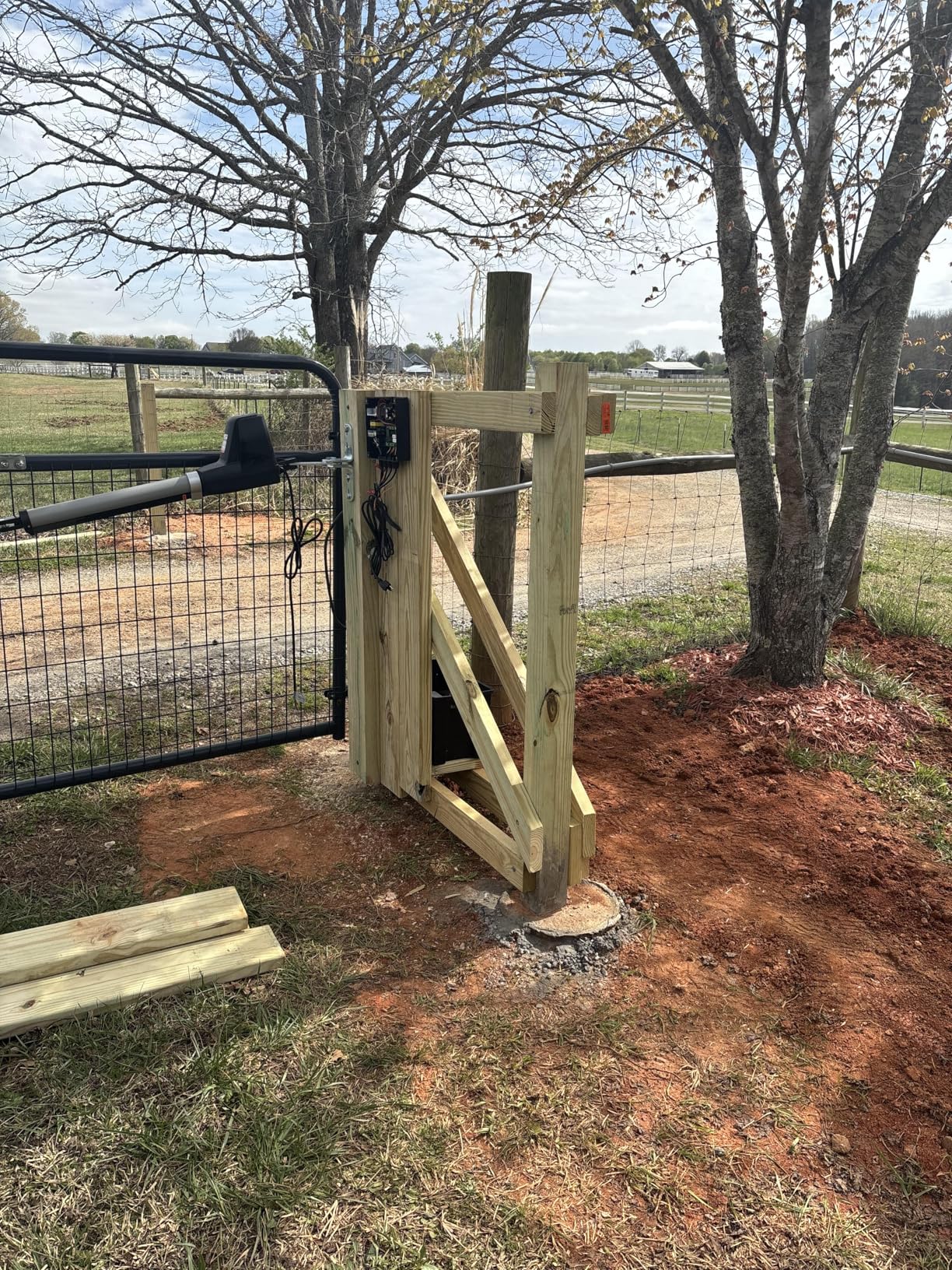 TOPENS AT6131S Solar Single Swing Gate Opener Medium Duty Automatic Gate Motor for Single Swing Gates Up to 18ft, Electric Driveway Gate Operator AC Powered with Solar Panel Remote Control Kit customer photo 2
