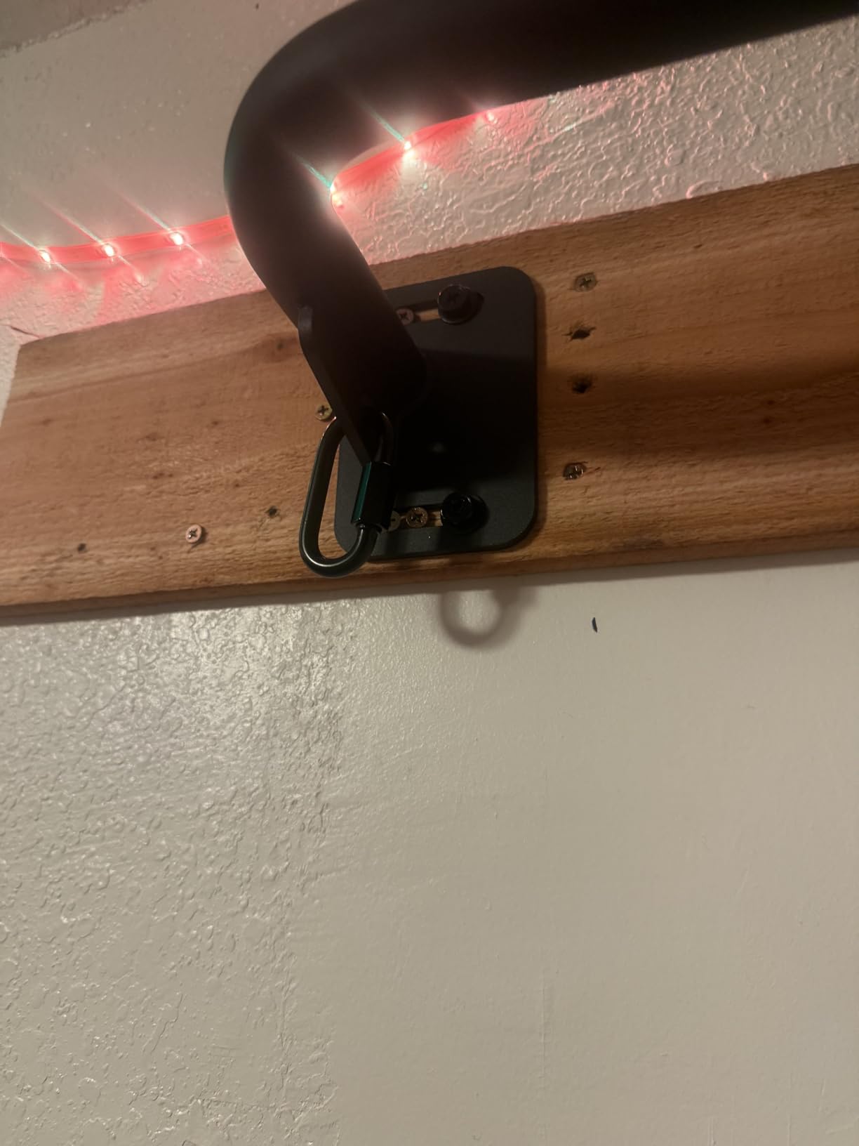 SELEWARE Heavy Duty Welded Pull Up Bar, Versatile Doorway Wall Mount, Joist Mounted, and Ceiling Mounted Chin Up Bars, Thick Metal Sturdy Construction for Full Body Workouts Support 500 lbs customer photo 1