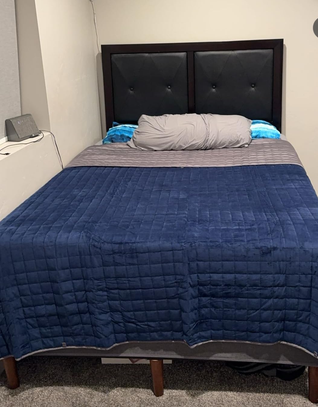 YnM Exclusive Cooling Weighted Blanket with Bamboo Viscose, Smallest Compartments with Glass Beads, Bed Blanket for One Person of 140lbs, Ideal for Twin/Full Bed (48x72 Inches, 15 Pounds, Light Grey) customer photo 1