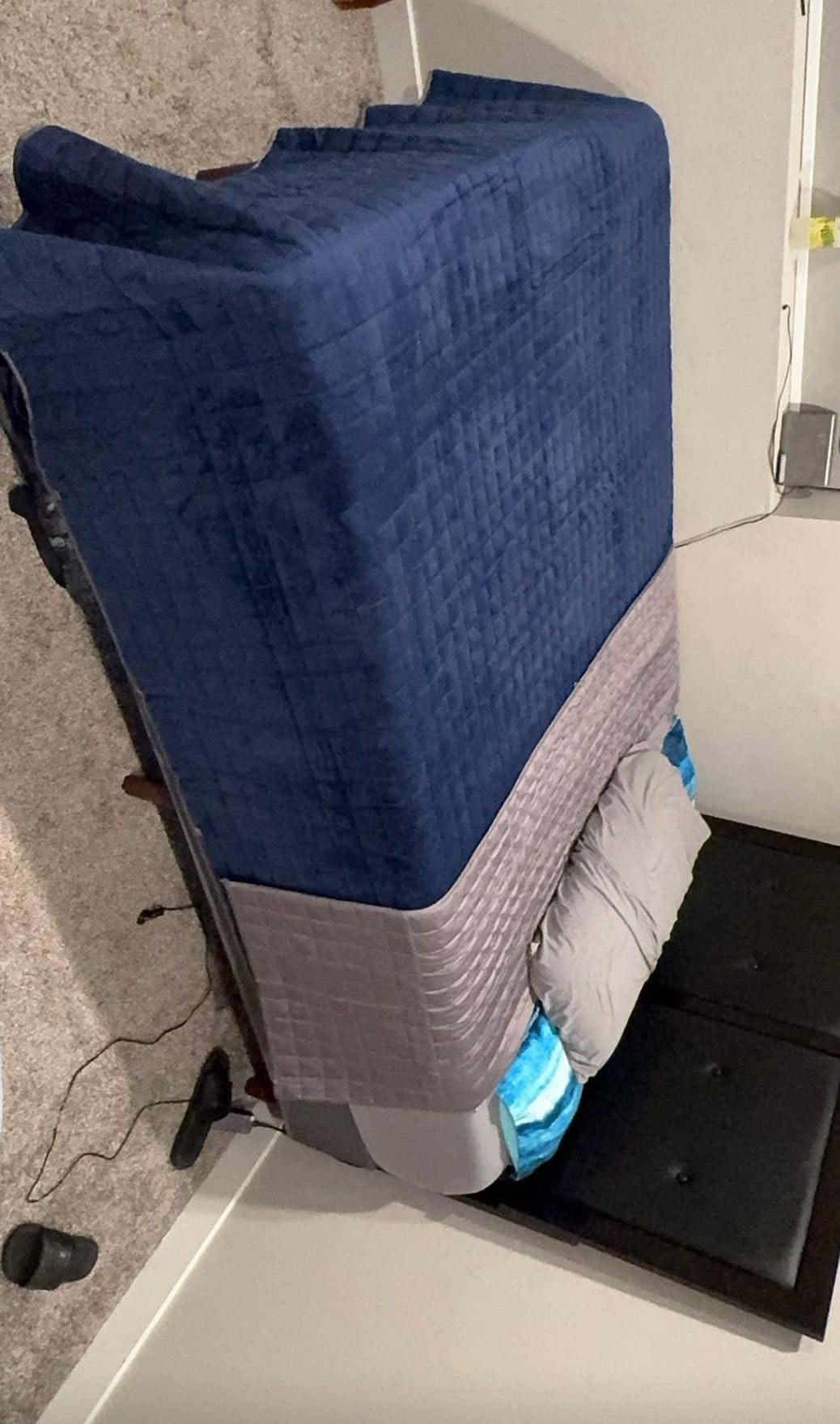 YnM Exclusive Cooling Weighted Blanket with Bamboo Viscose, Smallest Compartments with Glass Beads, Bed Blanket for One Person of 140lbs, Ideal for Twin/Full Bed (48x72 Inches, 15 Pounds, Light Grey) customer photo 2