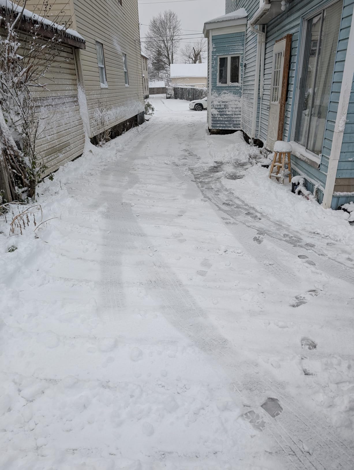 Snow Joe 48V Cordless Snow Blower Kit with 2X 8Ah Batteries, Dual-Port Charger & LED Headlights, 1600W Brushless Motor, 22