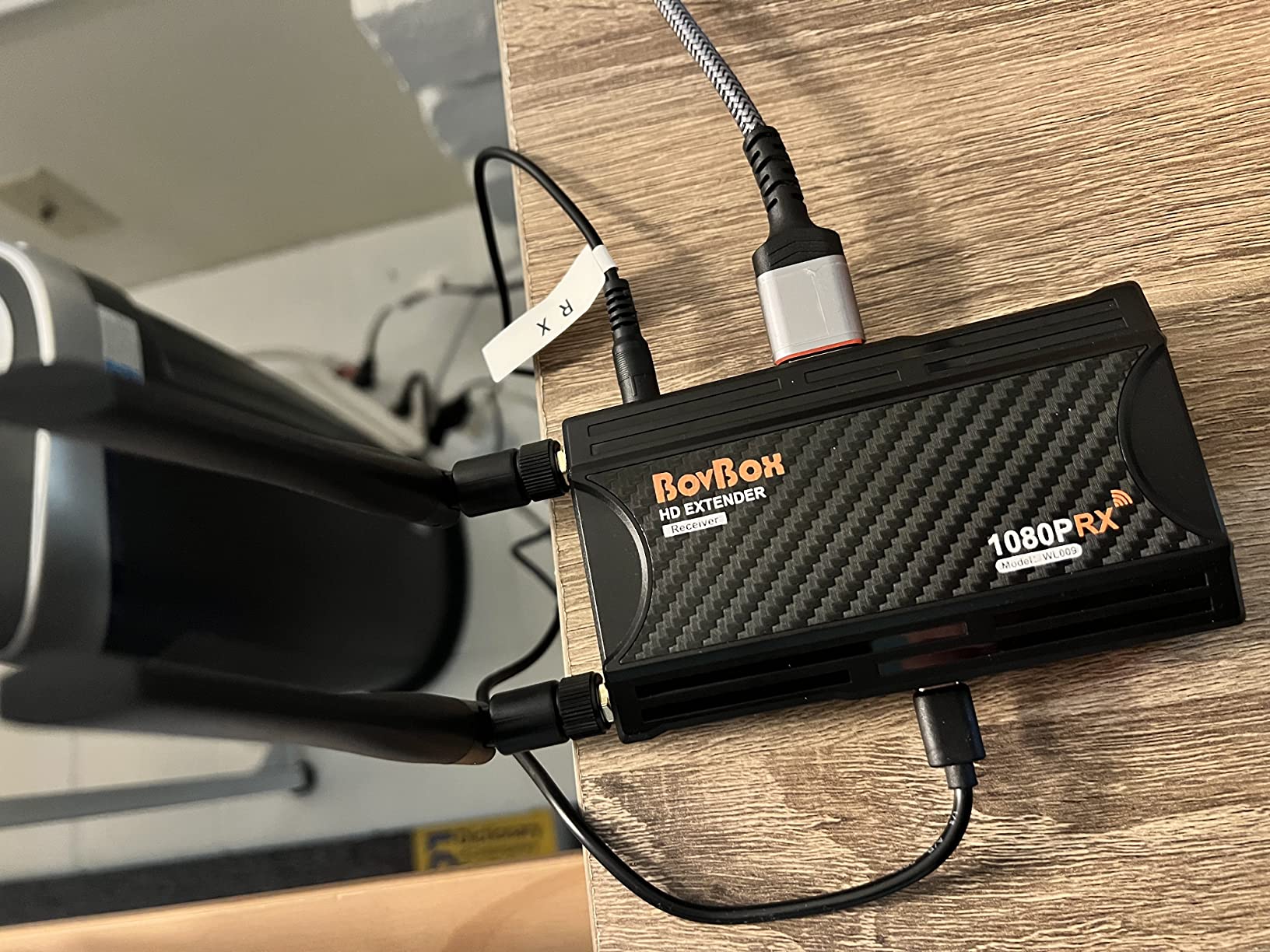 Wireless HDMI Transmitter and Receiver,1080P Full HD Wireless HDMI Extenders 820FT with Loop-Out and Support IR Remote Streaming from PC,Camera,Laptop,Netflix,Ps4/5 to HDTV/Projector/DSLR customer photo 2