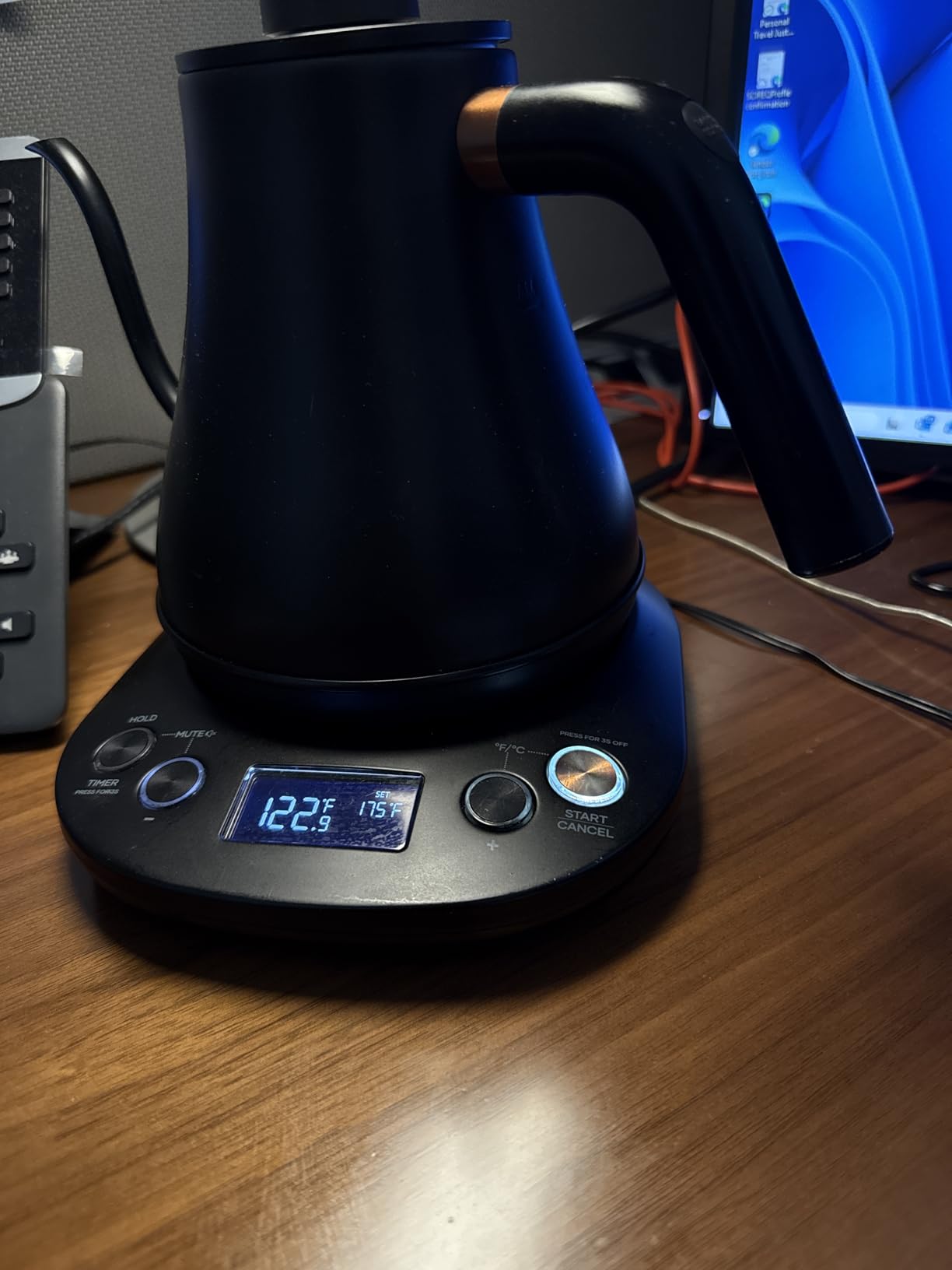 Mecity Electric Kettle Gooseneck Pour Over Kettle ±1℉ Temperature Control Quick Heating Water Boiler for Coffee & Tea & Formula Auto Shut Off Tea Kettle 1200 Watt, 0.8L, Matt Black, Barista Edition customer photo 1