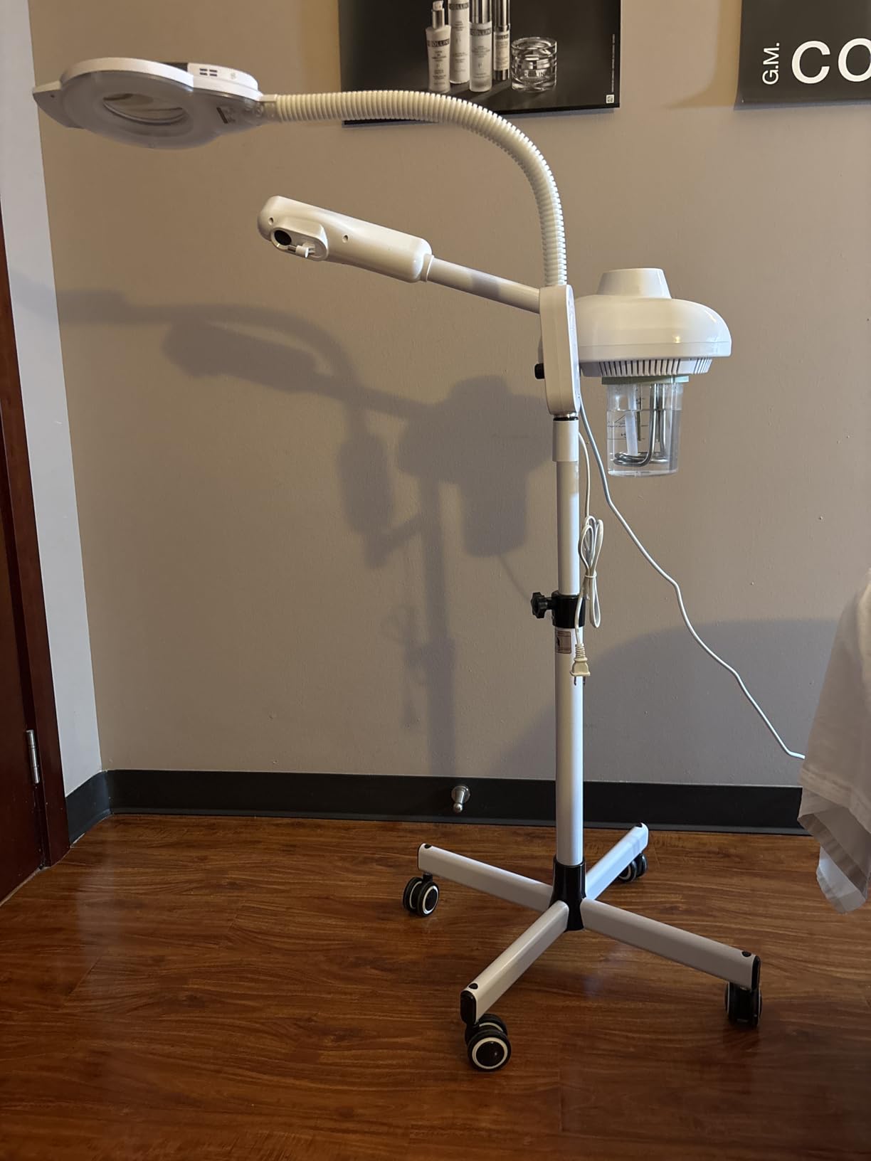 TASALON Professional 2 in 1 Facial Steamer With 5X Magnifying Foldable Arm, Ozone Mist Steamer for Face, Salon Spa Beauty Skin Care Equipment customer photo 1