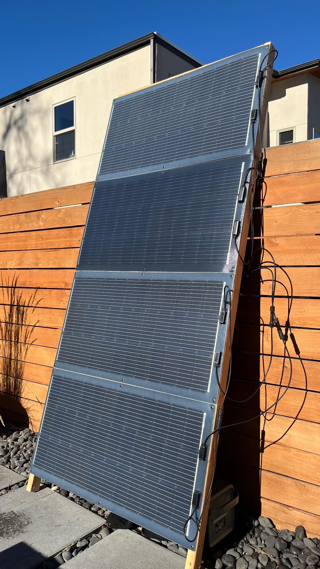 Renogy 100W Solar Panel 12V, Flexible Solar Panel 100 Watt 22% High-Efficiency, 240° Ultra Lightweight Solar Panels for Marine RV Cabin Van Car Boat Camping Curve Surfaces, Black customer photo 2