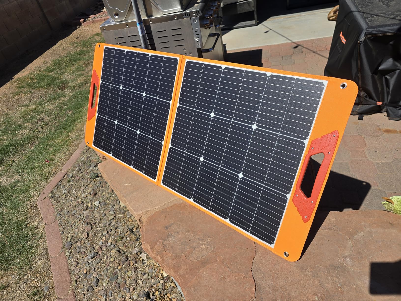 Solar Panels 100Watt Portable 24% High-Efficiency 18V Foldable Solar Charger with USB Outputs for Power Stations, Phones, IP65 Waterproof Perfect for Camping, RVing, Home Backup and Off-Grid Blackouts customer photo 2