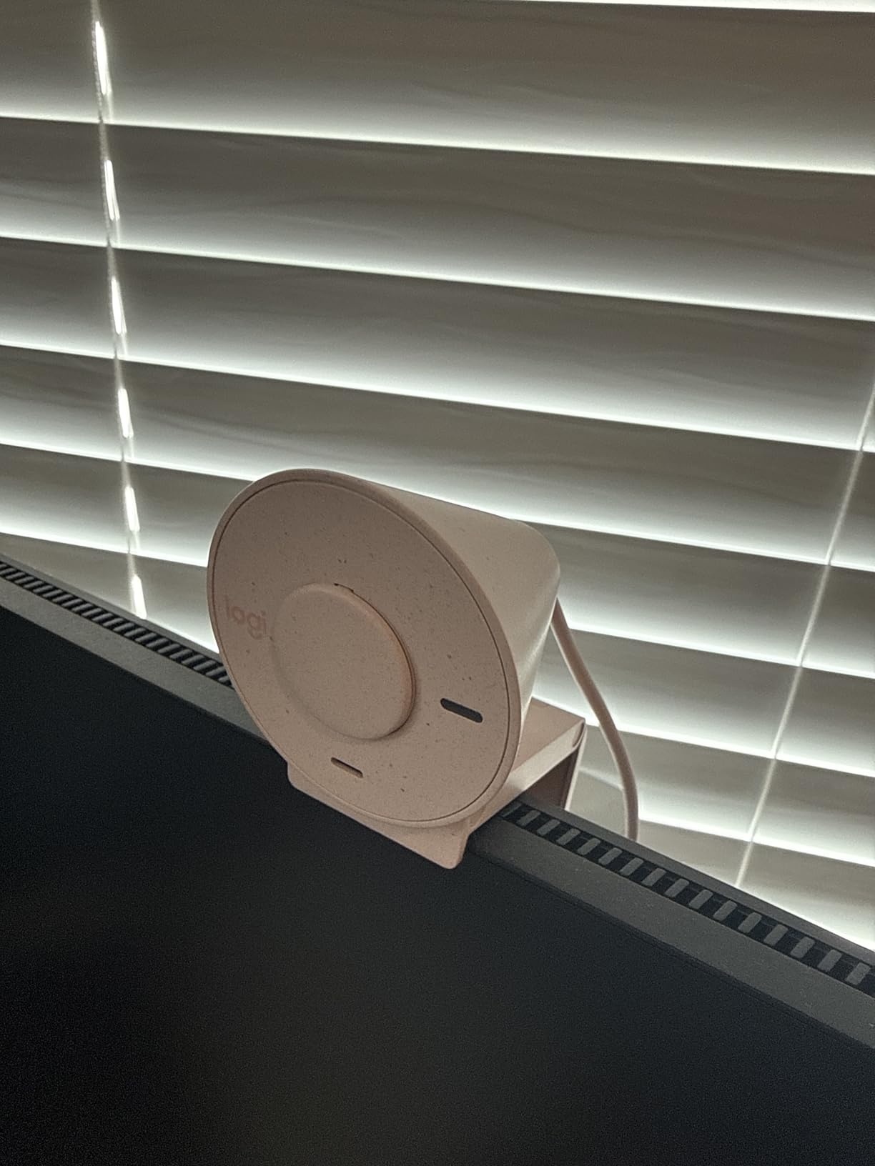 Logitech Brio 301 Full HD Webcam with Privacy Shutter, Noise Reduction Microphone, USB-C, Certified for Zoom, Microsoft Teams, Google Meet, Auto Light Correction - Black customer photo 2