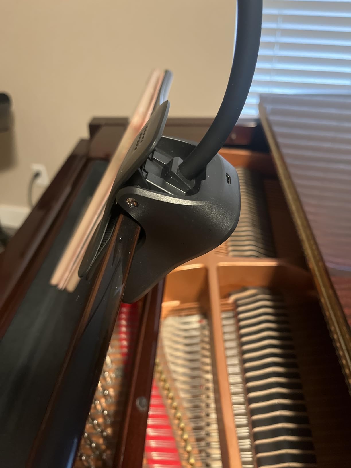 Glocusent Super Bright Eye-Caring Music Stand Light, Clip on Piano Lamp with 3 Colors & 5 Brightness Levels, 57 LEDs, USB-C Rechargeable, Lasts up to 140 Hrs, Perfect for Piano & Sheet Music customer photo 2