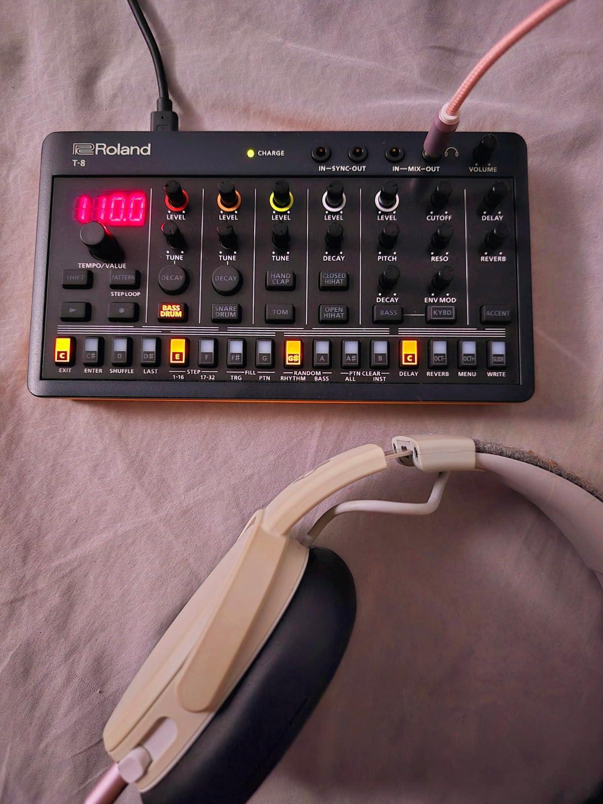 Roland AIRA Compact T-8 BEAT MACHINE | Ultra-Portable Rhythm and Bass Machine with Genuine Roland Sounds customer photo 1