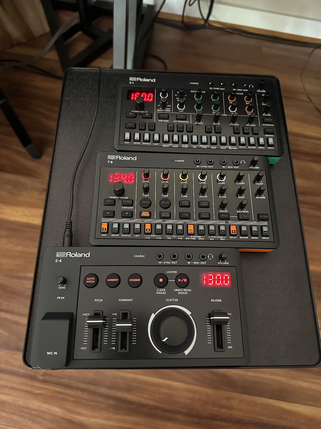Roland AIRA Compact T-8 BEAT MACHINE | Ultra-Portable Rhythm and Bass Machine with Genuine Roland Sounds customer photo 2