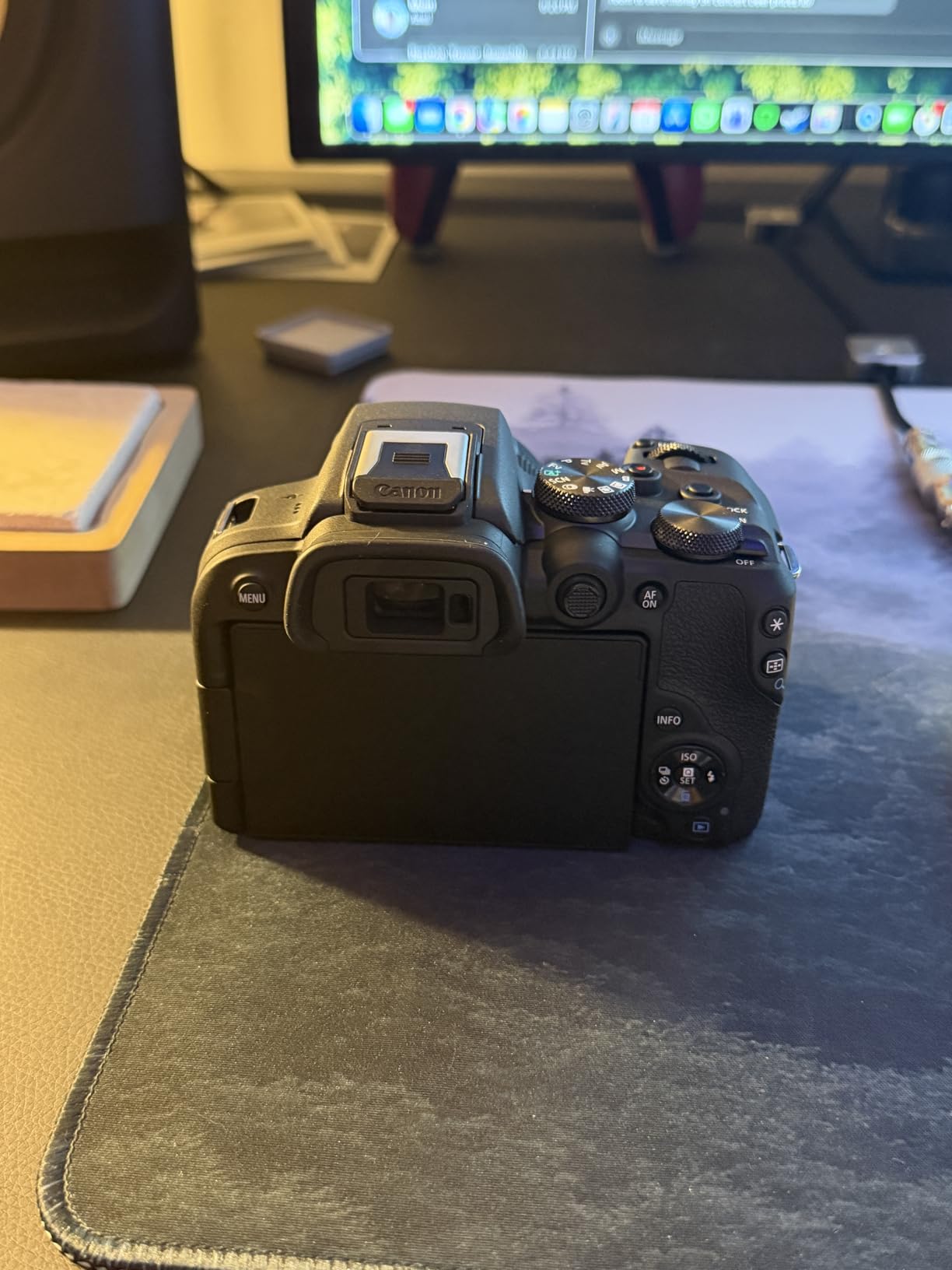 Canon EOS R10 Mirrorless Camera with RF-S 18-45mm Lens Kit customer photo 2