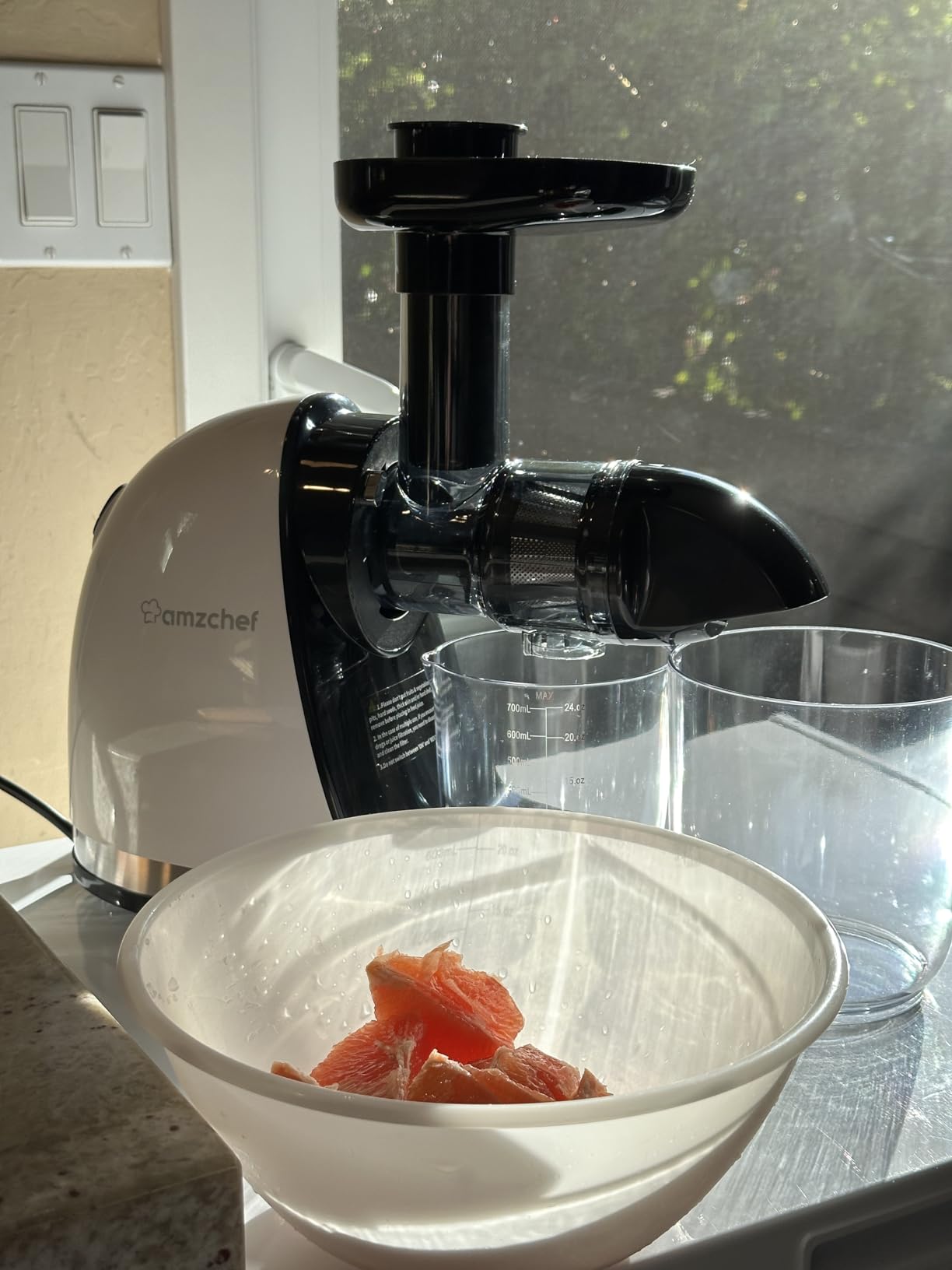 AMZCHEF Cold Press Juicer Machines, Slow Masticating Juicer with Reverse Function, High Juice Yield, Easy Clean with Brush, Recipes for High Nutrient Fruits and Vegetables, Black(Updated) customer photo 2