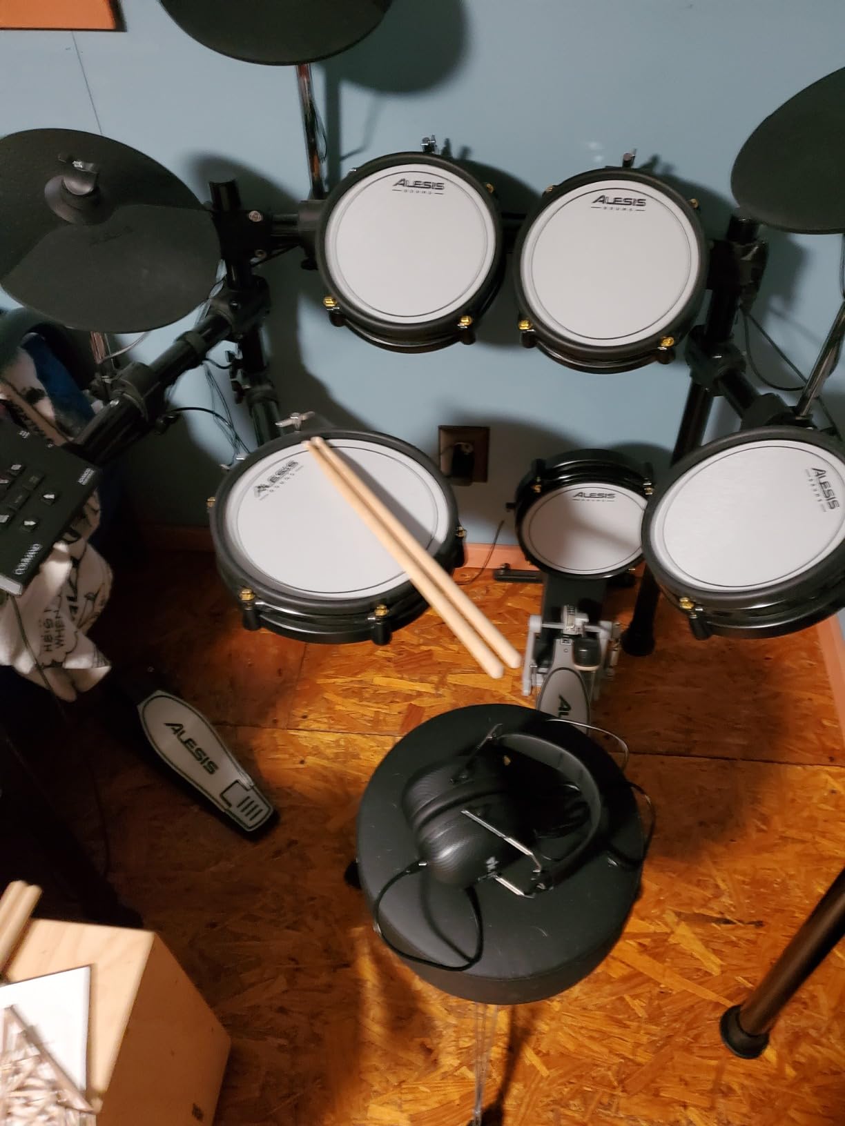Alesis Drums Command Mesh SE Kit - Electric Drum Set with Quiet Dual-Zone Mesh Pads, USB MIDI Connectivity and 600+ Electronic and Acoustic Drum Sounds customer photo 1