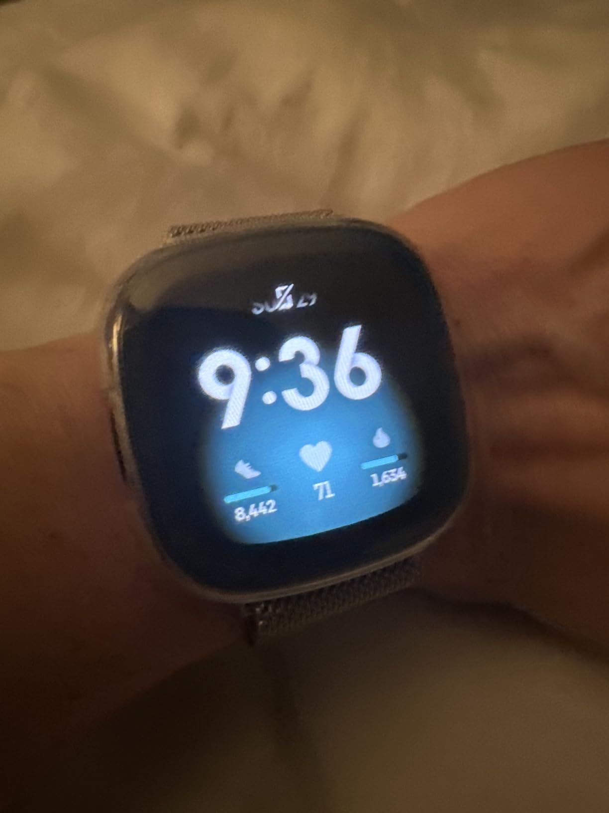 Fitbit Versa 4 Fitness Smartwatch with Daily Readiness, GPS, 24/7 Heart Rate, 40+ Exercise Modes, Sleep Tracking and more, Pink Sand/Copper Rose, One Size (S & L Bands Included) customer photo 1