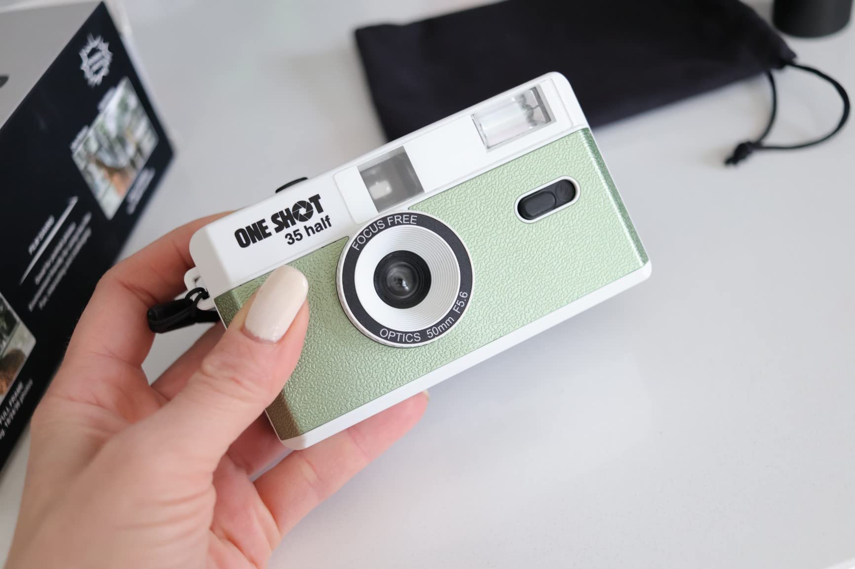 1 Shot Point and Shoot 35mm Film Camera, Reusable Retro Half Frame Camera, Built in Flash, Included One Roll ASA/ISO 400 Black & White Film 18 Exp., (36 Shots) Battery Not Included (Brown Color) customer photo 1