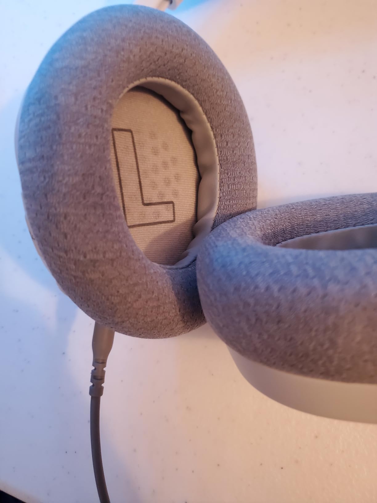 SteelSeries Arctis Nova 1P Multi-System Gaming Headset - Hi-Fi Drivers - 360° Spatial Audio - Comfort Design - Durable - Lightweight - Noise-Cancelling Mic - PS5/PS4, PC, Xbox, Switch - White customer photo 1