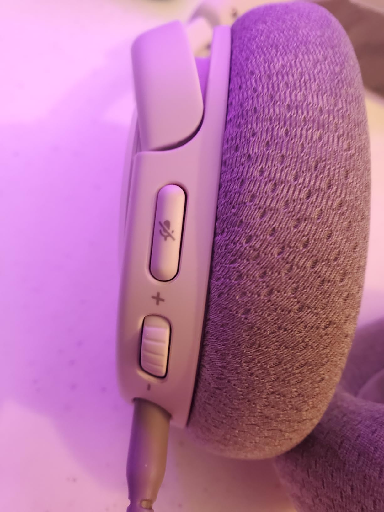 SteelSeries Arctis Nova 1P Multi-System Gaming Headset - Hi-Fi Drivers - 360° Spatial Audio - Comfort Design - Durable - Lightweight - Noise-Cancelling Mic - PS5/PS4, PC, Xbox, Switch - White customer photo 2