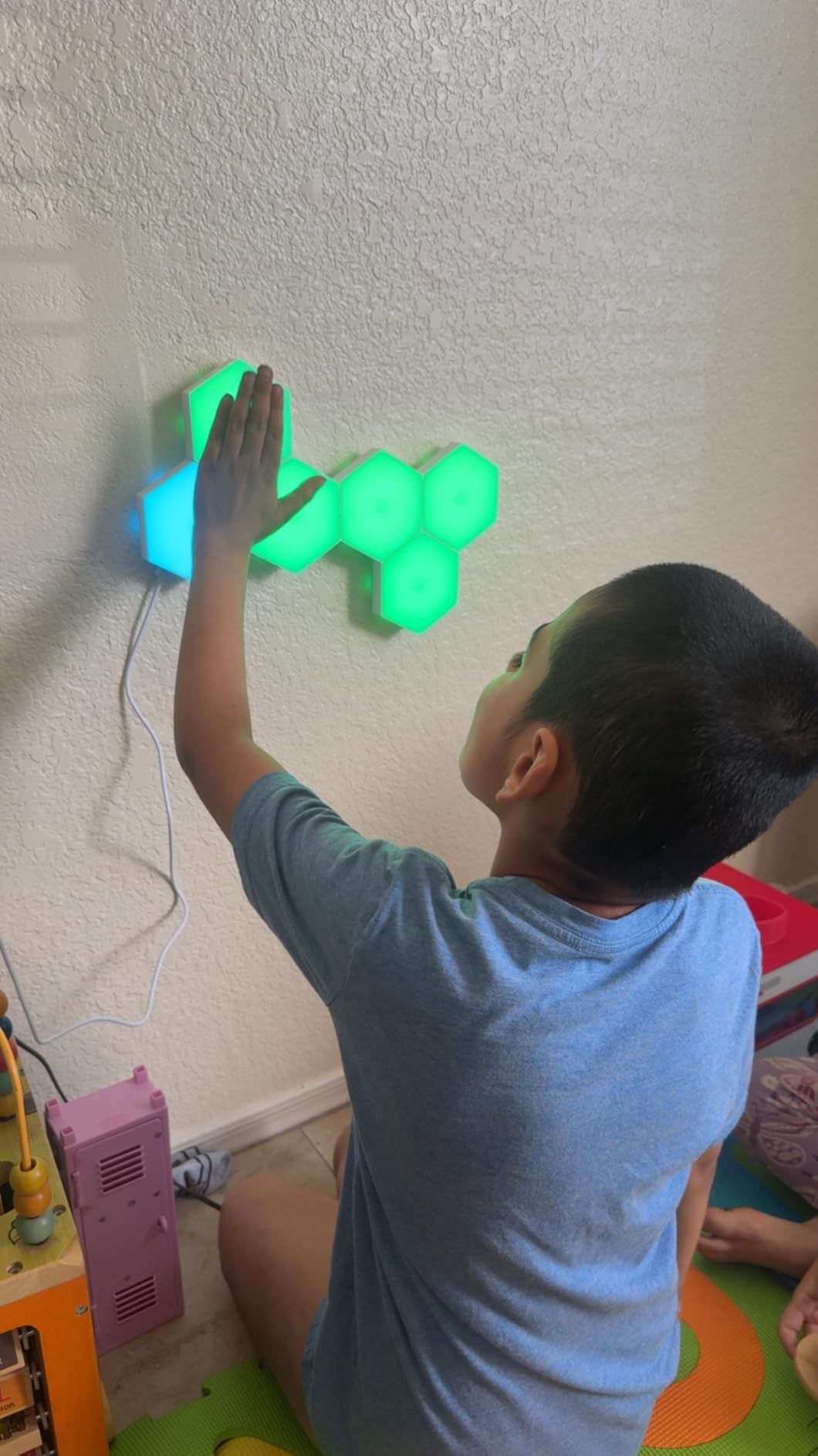 Hexagon Lights, Smart LED Wall Lights with Remote, 13 Colors Touch-Sensitive DIY Modular Assembled RGB Wall Panels, Hex Light with USB-Power for Autism, Game Room Decor, Party (6-Pack) customer photo 1