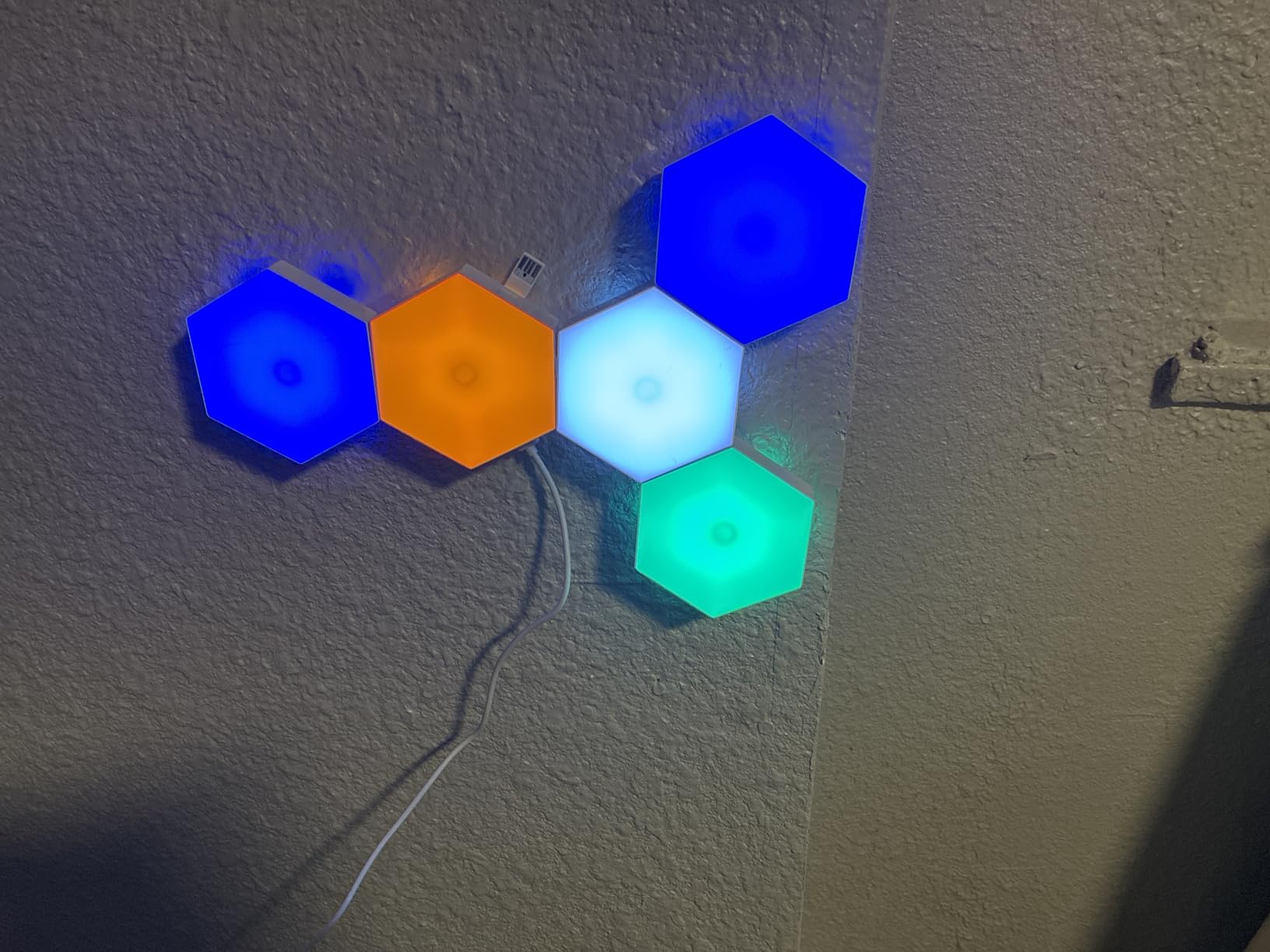 Hexagon Lights, Smart LED Wall Lights with Remote, 13 Colors Touch-Sensitive DIY Modular Assembled RGB Wall Panels, Hex Light with USB-Power for Autism, Game Room Decor, Party (6-Pack) customer photo 2