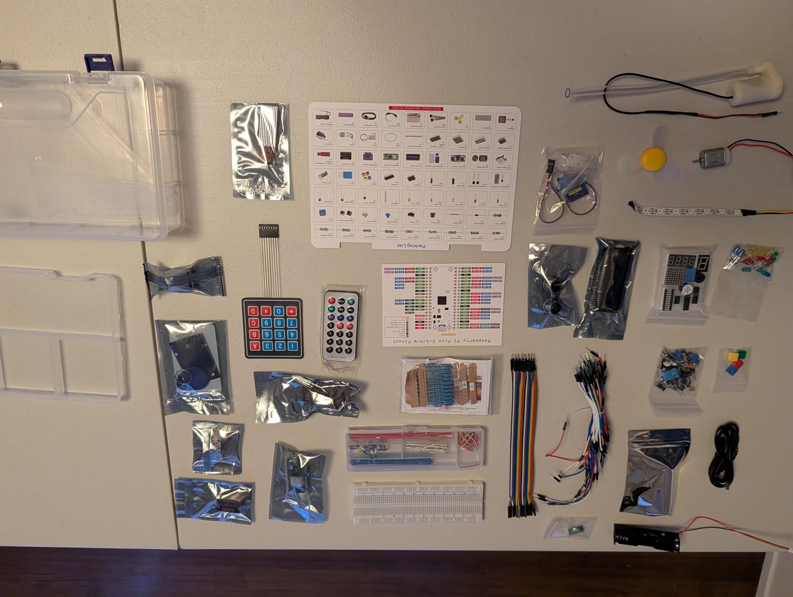 SunFounder Raspberry Pi Pico W Ultimate Starter Kit with Online Tutorials, RoHS Compliant, 450+ Items, 117 Projects, MicroPython, C/C++ (Compatible with Arduino IDE) customer photo 1