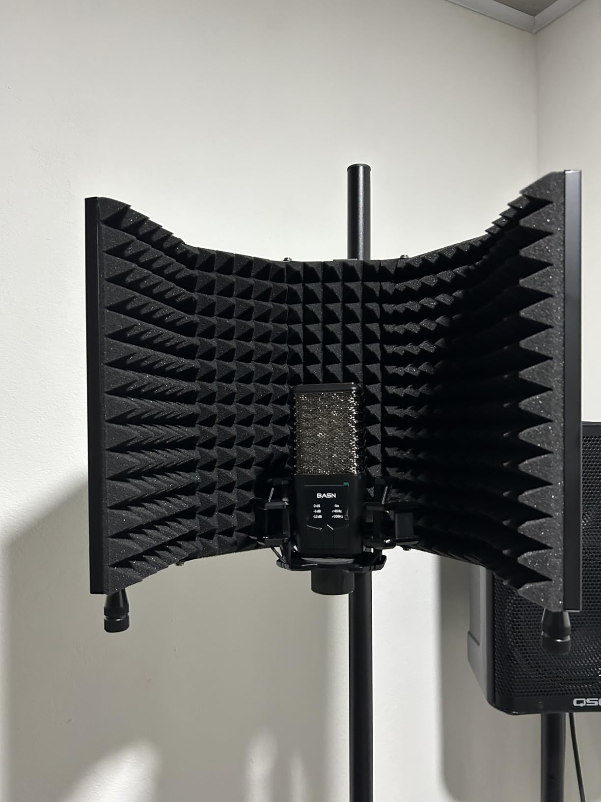 Dmsky Microphone Isolation Shield with Pop Filter & Tripod Stand, Foldable Mic Shield with Triple Sound Insulation customer photo 2