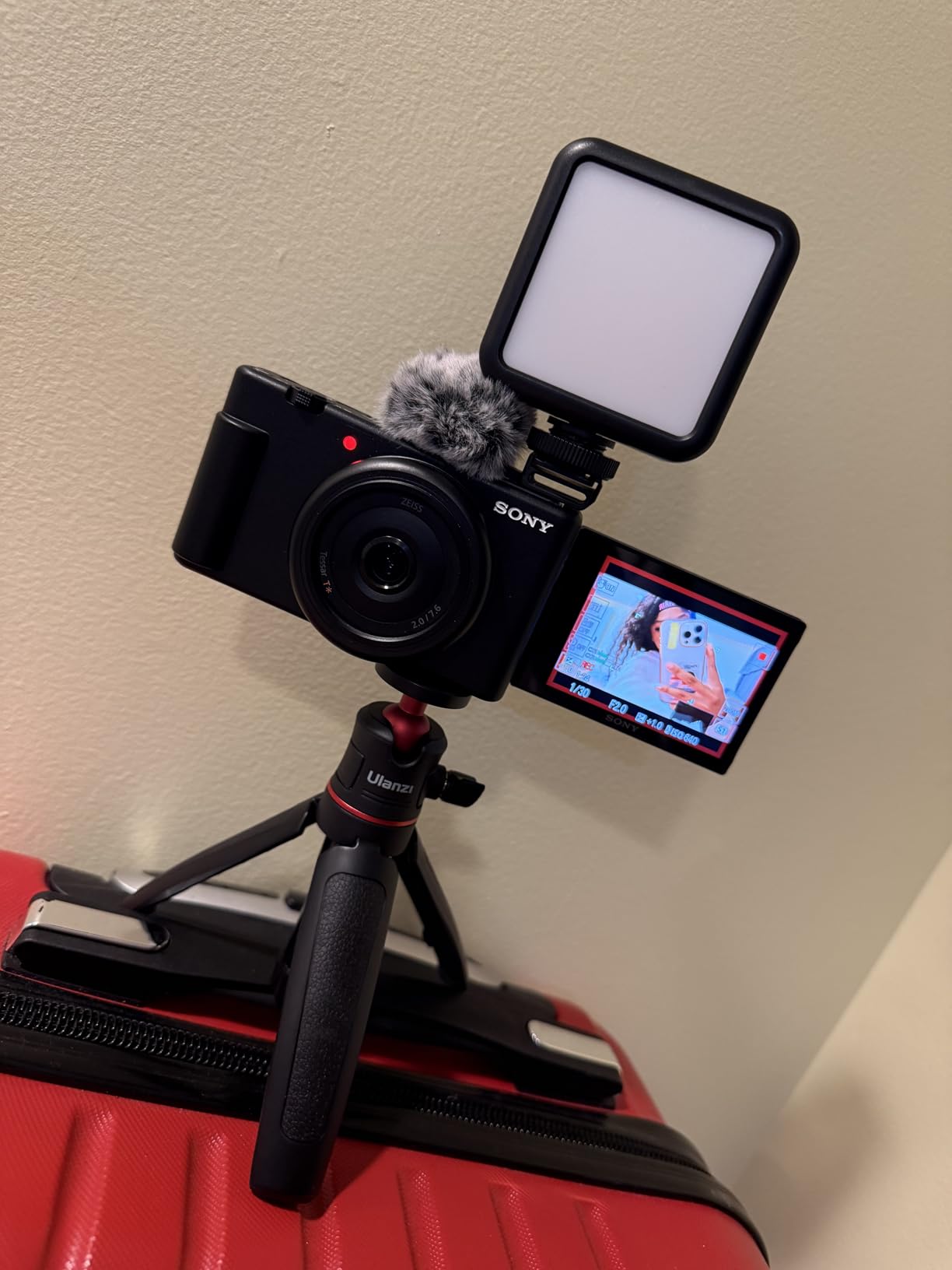 Sony ZV-1F Vlog Camera for Content Creators and Vloggers Black customer photo 1