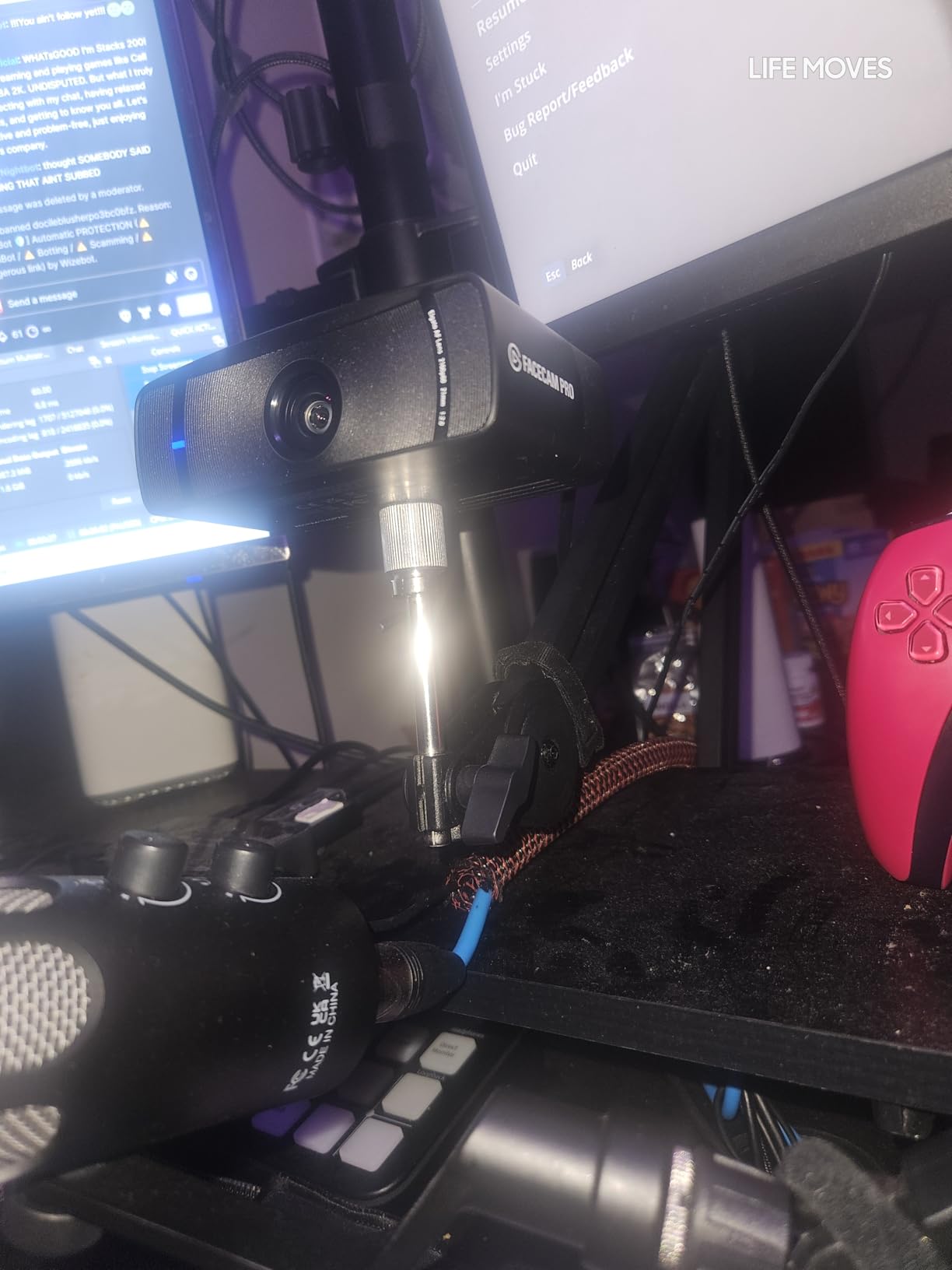 Elgato Facecam Pro, True 4K60 Ultra HD Webcam for Live Streaming, Gaming, Video Calls, Sony Sensor, Advanced Light Correction, DSLR Style Control, Wide Angle, works with OBS, Teams, Zoom, PC/Mac customer photo 1