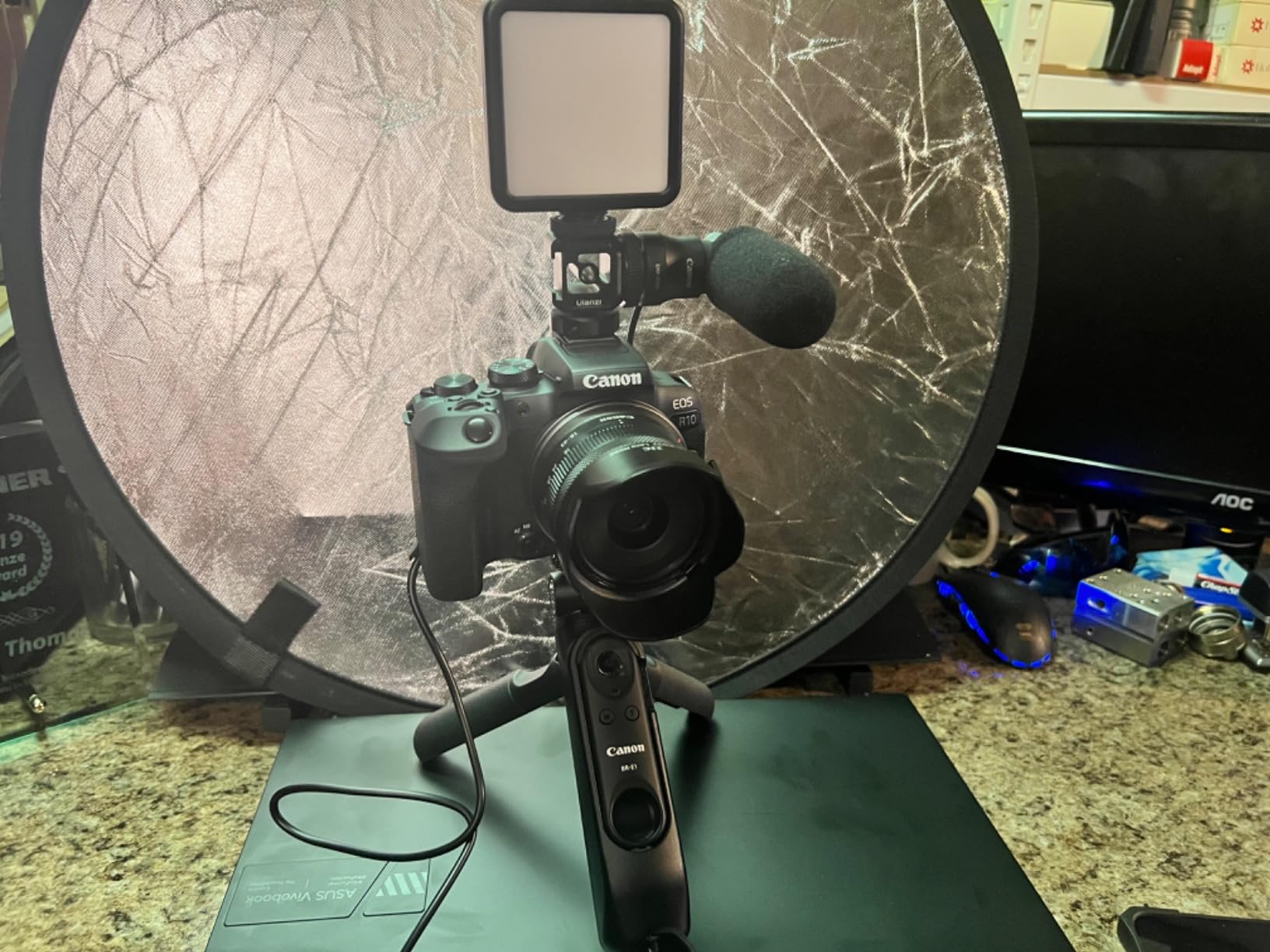 Canon EOS R10 Content Creator Kit, Mirrorless Vlogging Camera with RF-S18-45mm F4.5-6.3 is STM Lens, Tripod and Stereo Microphone, 24.2 Megapixel CMOS (APS-C) Sensor, 4K Video, Black customer photo 2