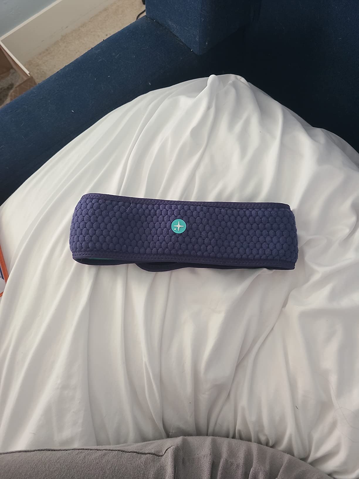 Hoom HoomBand | Bluetooth Sleep Headphones | Headband for Sleep, Travel, Meditation | Free Access to Hypnotic Stories and Sounds created by Sleep Experts | Charging Cable Included customer photo 1