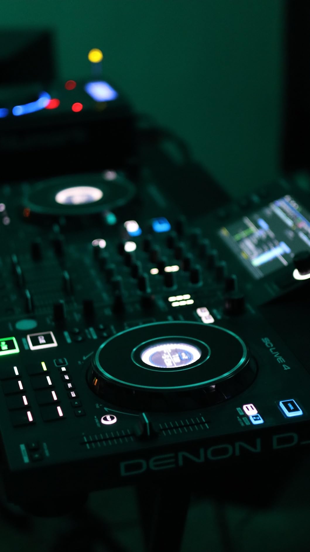 Denon DJ SC LIVE 4 Standalone DJ Controller with Stem Separation on 4-Decks, Wi-Fi Streaming, Build-in Speakers, Serato DJ and Virtual DJ Compatible customer photo 5