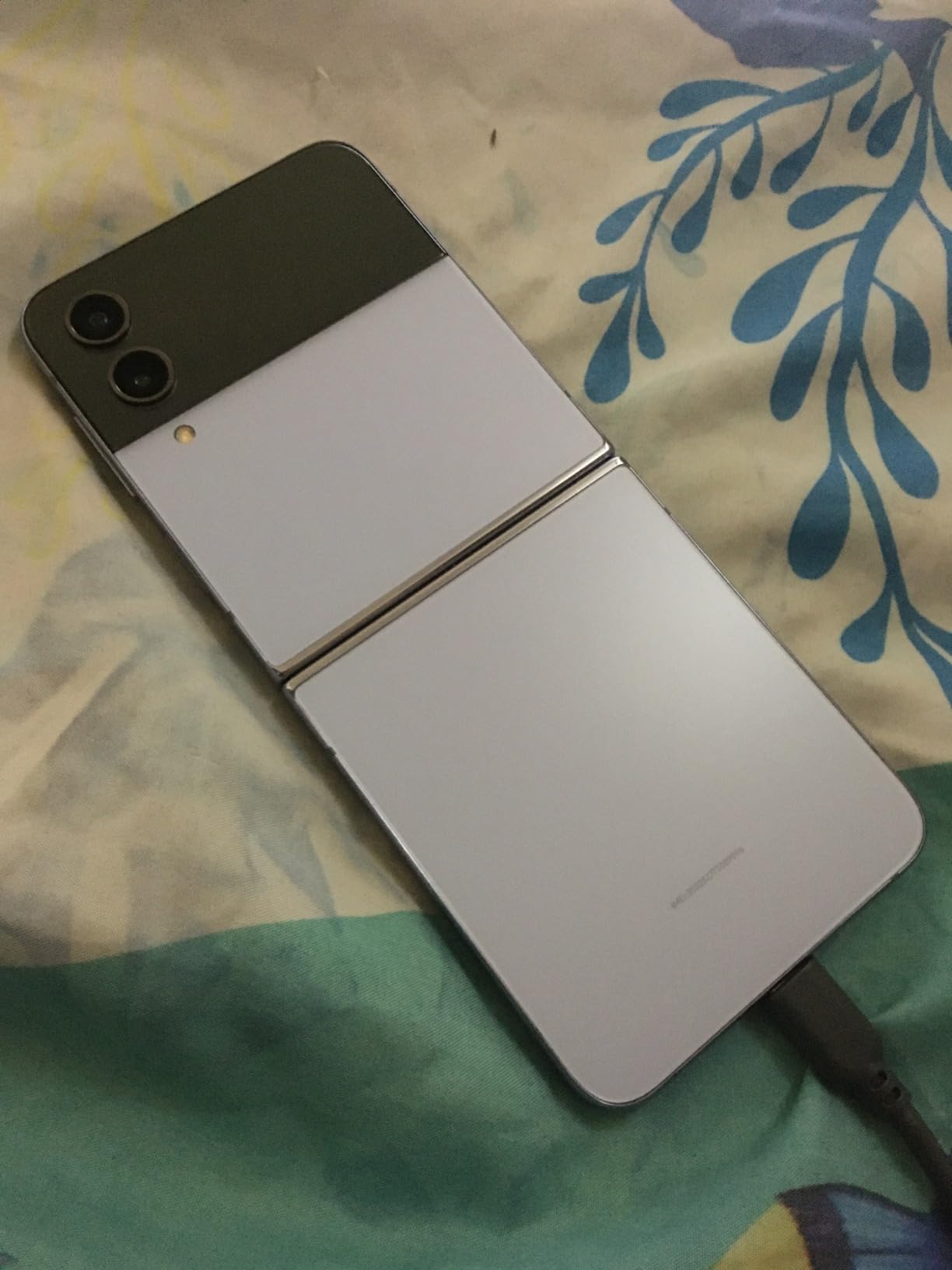 Samsung Galaxy Z Flip 4 5G, US Version, 128GB, Graphite - Unlocked (Renewed) customer photo 1