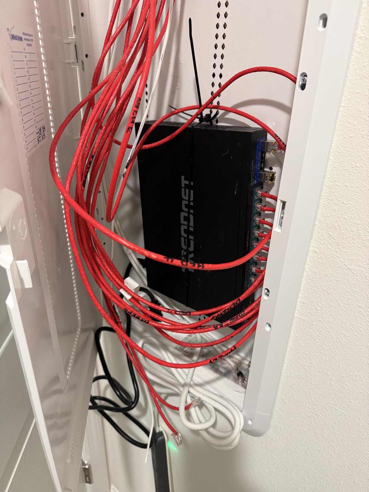 TRENDnet 12-Port 10G Web Smart Switch, TEG-7124WS, 8 x 10G RJ-45 Ports, 4 x SFP+ Slots, Ethernet Splitter, NDAA & TAA Compliant, Rack Mountable Housing, Lifetime Protection, Black customer photo 2