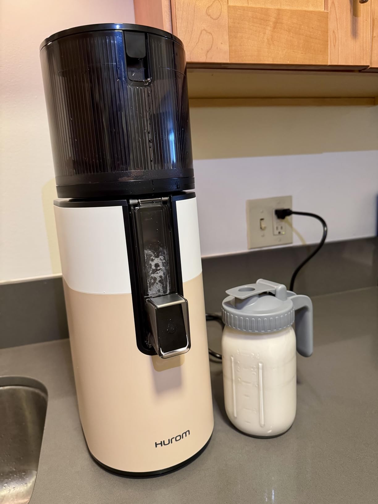 Hurom H400 Cold Press Juicer Machine, Award Winning Masticating Slow Juicer, Easy to Clean, Strainer & Hands Free with Self Feeding, Wide Mouth Hopper, Easy Assembly (Matte Black) customer photo 1