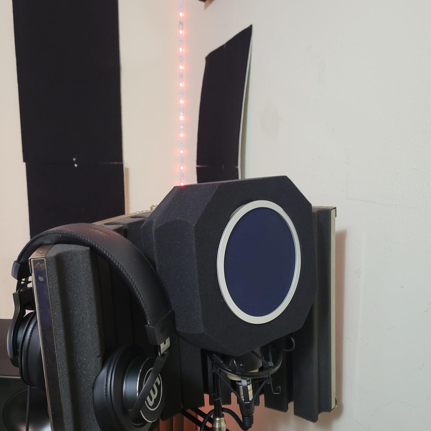 Professional Microphone Isolation Shield with Pop Filter, Reflection Filter for Recording Studios, Sound-absorbing Foam for Noise and Reflection Reduction customer photo 1