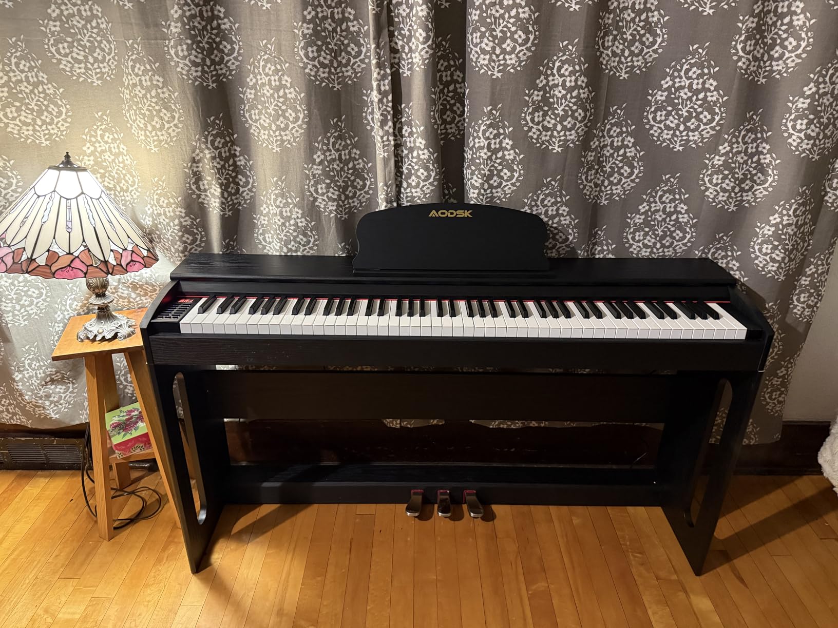 AODSK 88-Key Weighted keyboard piano,Hammer Action Digital Piano with Speakers,Furniture Stand and Triple Pedals,piano keyboard 88 keys Beginner's Course- Support Headphones,Piano Lessons,B-83S customer photo 1