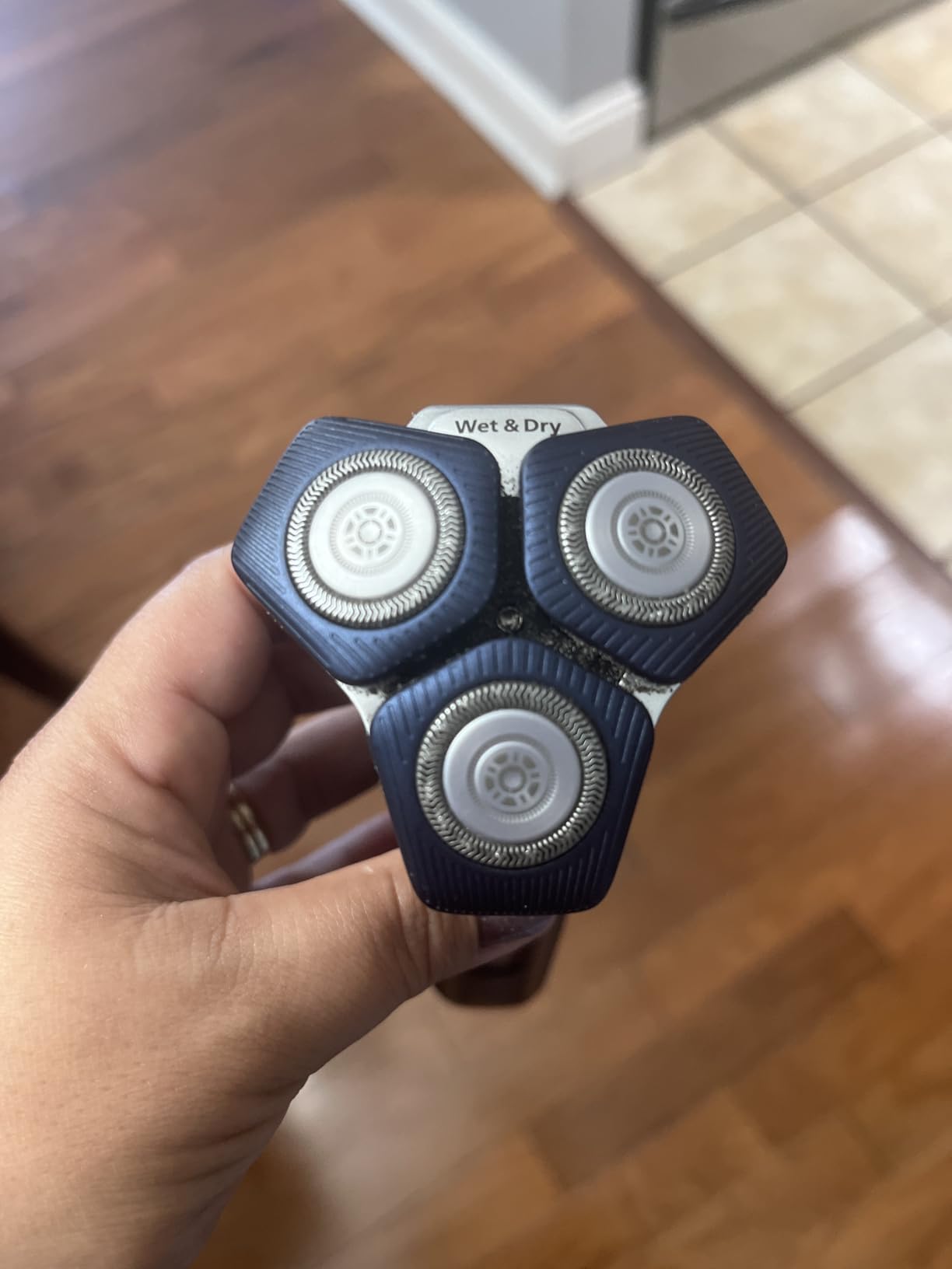 Philips Norelco Shaver 7200, Rechargeable Wet & Dry Electric Shaver with SenseIQ Technology and Pop-up Trimmer, S7887/82 customer photo 2