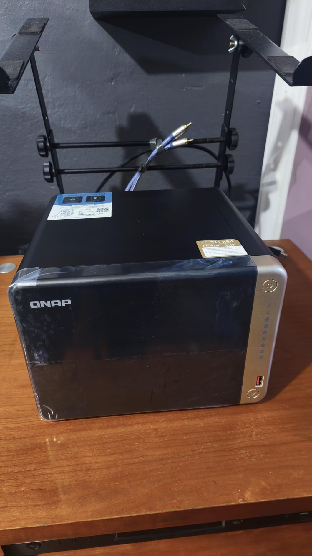 QNAP TS-464-8G-US 4 Bay High-Performance Desktop NAS, Intel Celeron Quad-core, 8GB DDR4 RAM, M.2 PCIe Slots, Dual 2.5GbE customer photo 1