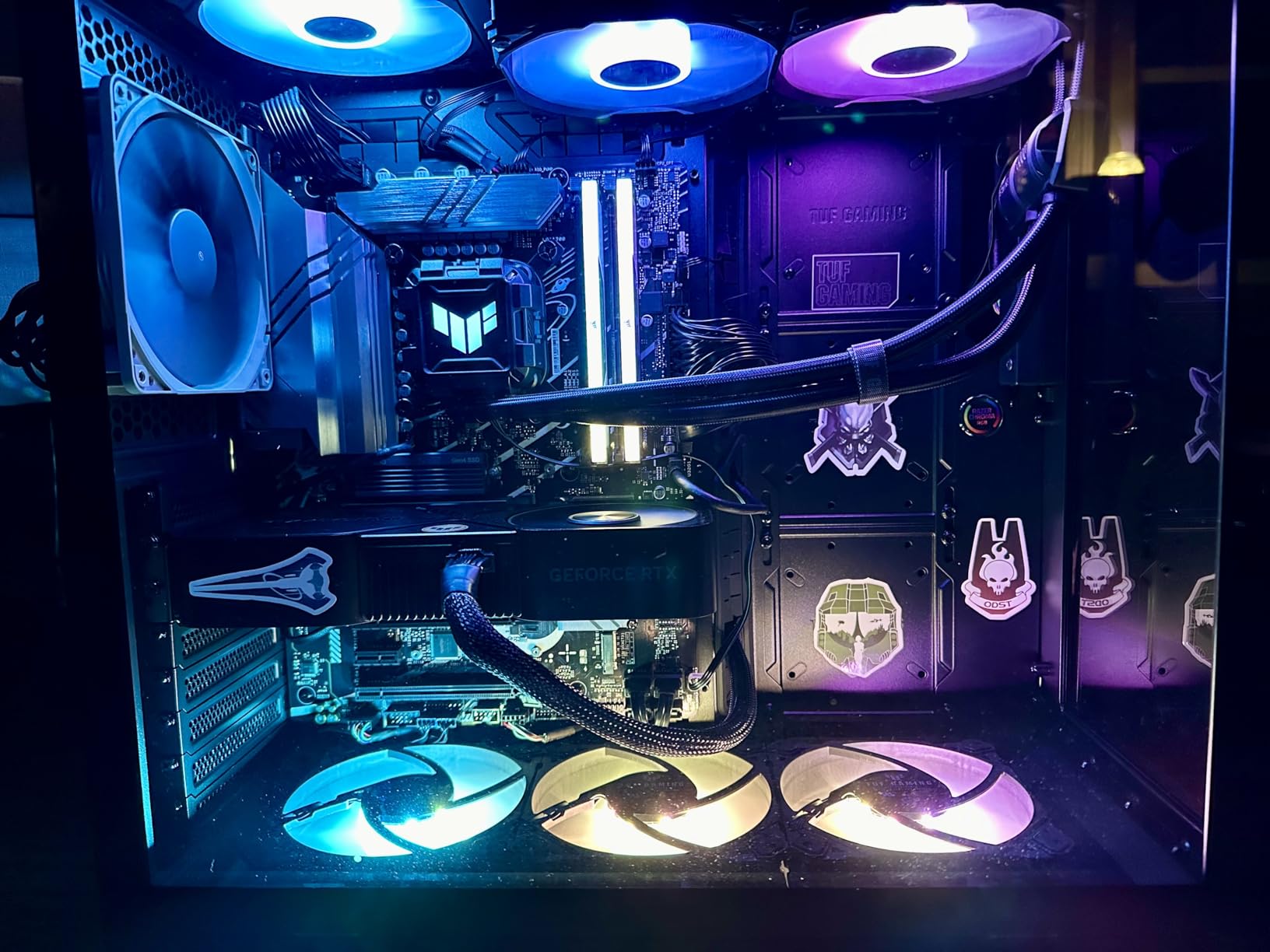 ASUS TUF Gaming GT502 ATX Full Tower PC Case, Tempered Glass, Tool-Free Side Panel, Modular Design, ARGB Hub, 2-Way Graphic Card Mounting Orientation Compatible, 360mm and 280mm Radiator Compatible customer photo 1