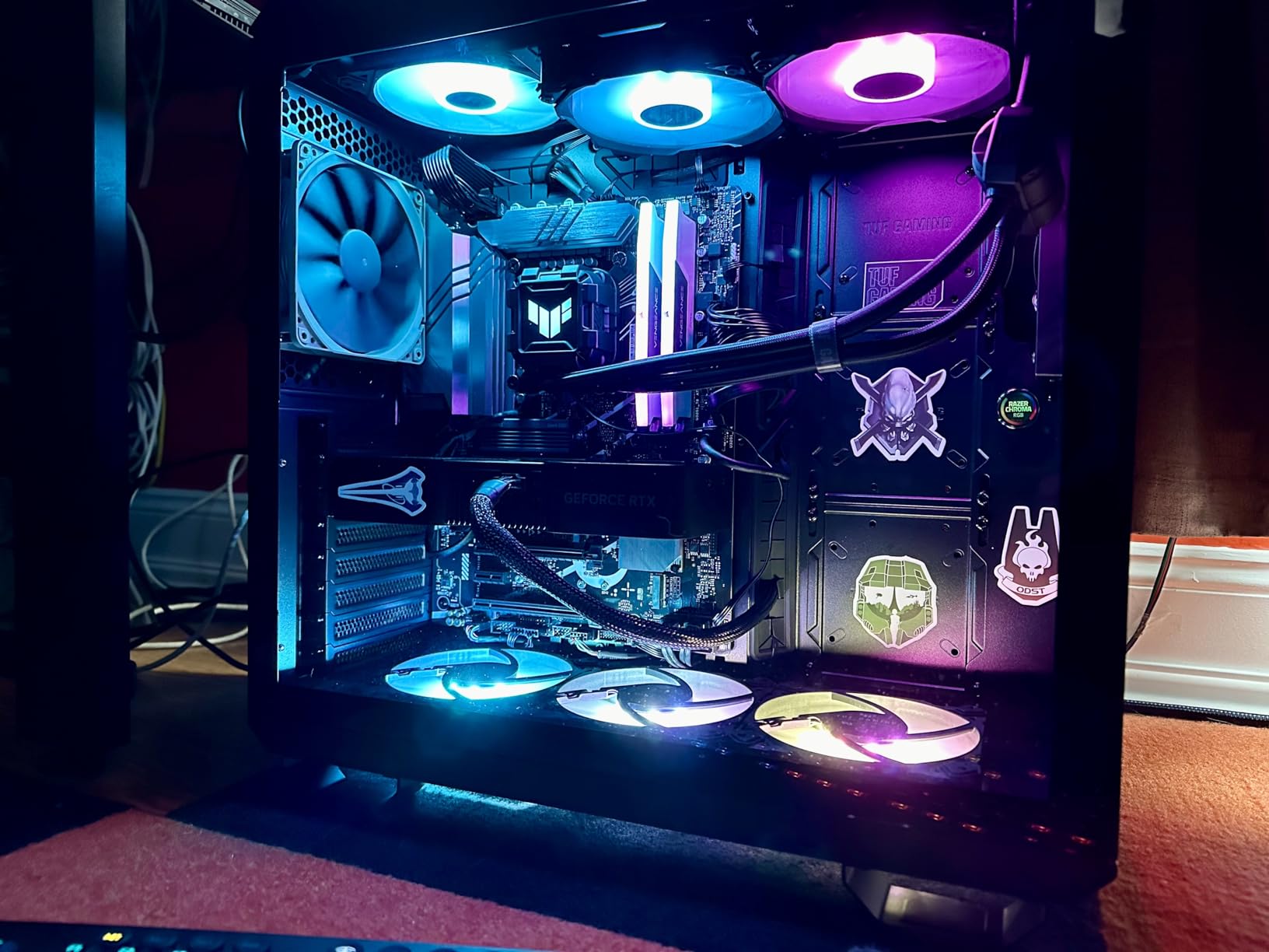 ASUS TUF Gaming GT502 ATX Full Tower PC Case, Tempered Glass, Tool-Free Side Panel, Modular Design, ARGB Hub, 2-Way Graphic Card Mounting Orientation Compatible, 360mm and 280mm Radiator Compatible customer photo 2