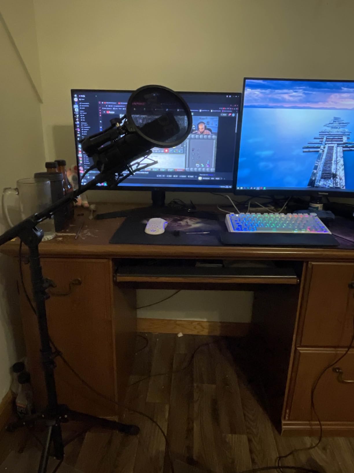 RØDE NT1 5th Gen Large-Diaphragm Studio Condenser Microphone - XLR & USB Outputs - Shock Mount & Pop Filter Included - Music Production, Vocal Recording, Podcasting - Black - Professional Audio customer photo 2