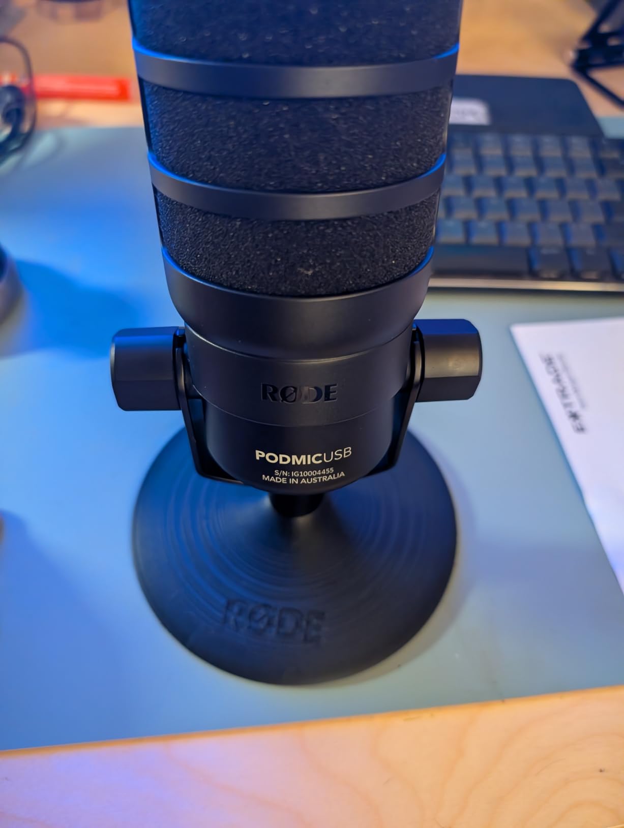 RØDE PodMic USB Versatile Dynamic Broadcast Microphone With XLR and USB Connectivity for Podcasting, Streaming, Gaming, Music-Making and Content Creation (Black) customer photo 2